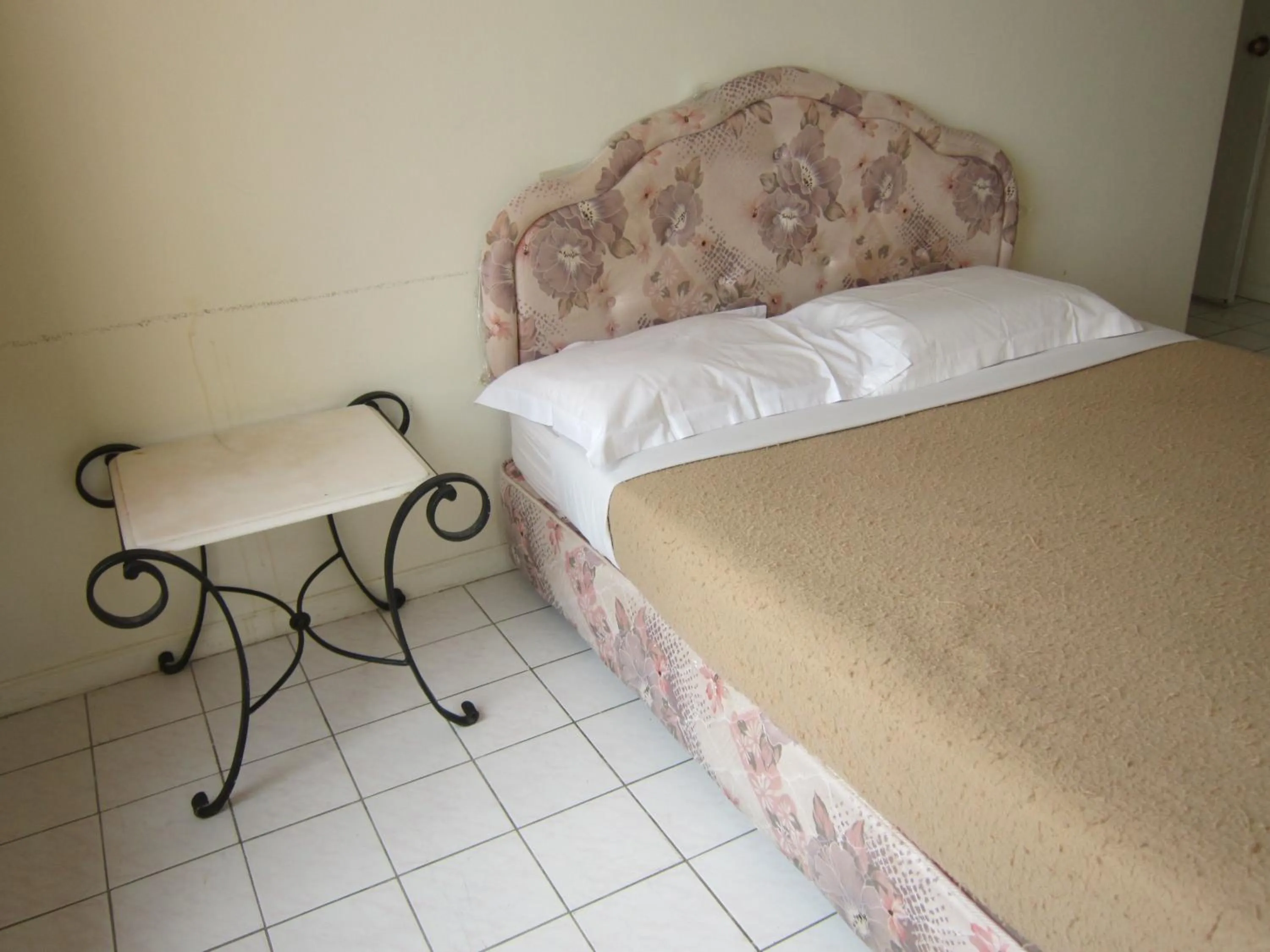 Three-Bedroom Apartment in Paradise Lagoon Apartment