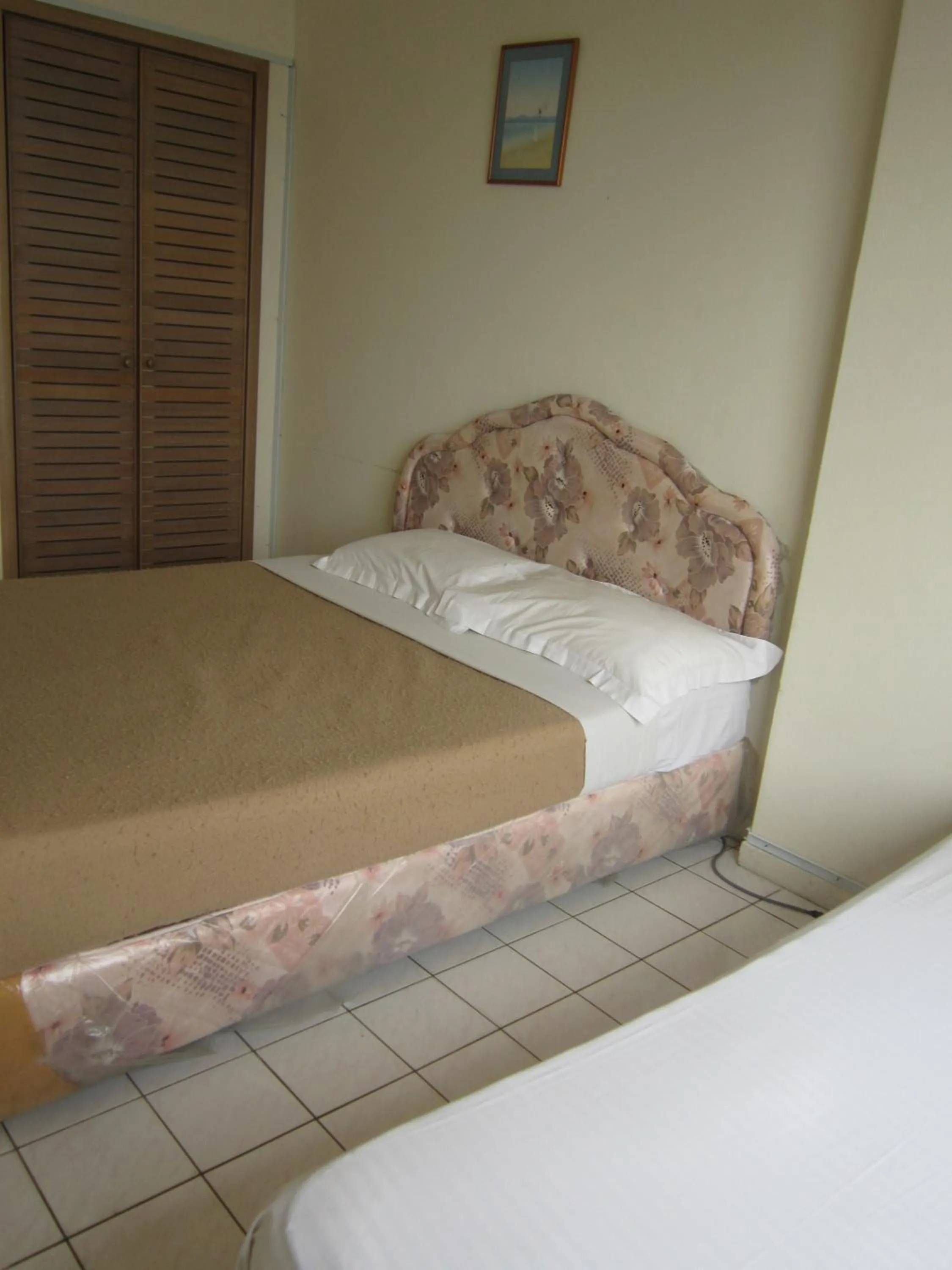 Bed in Paradise Lagoon Apartment