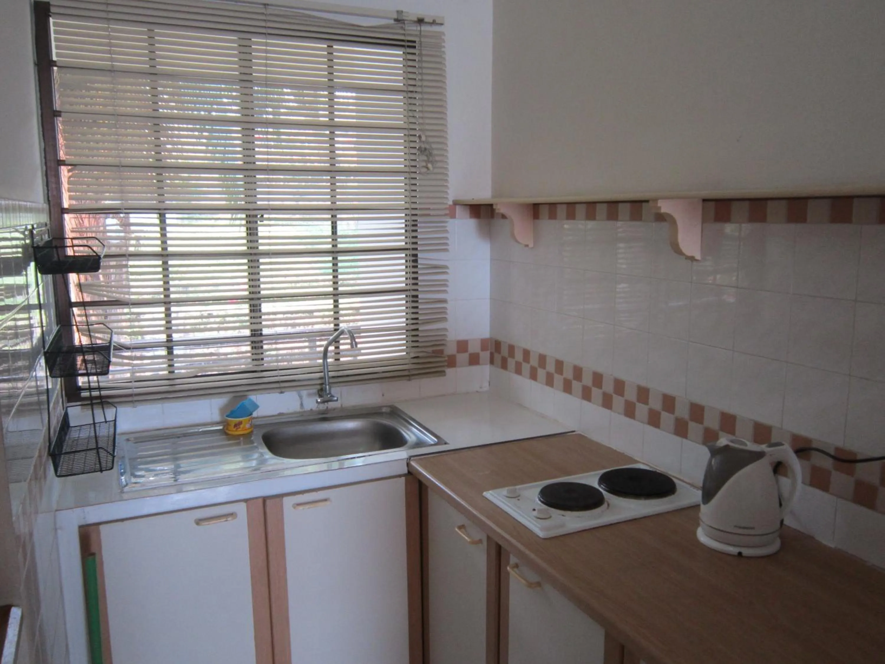Kitchen or kitchenette in Paradise Lagoon Apartment