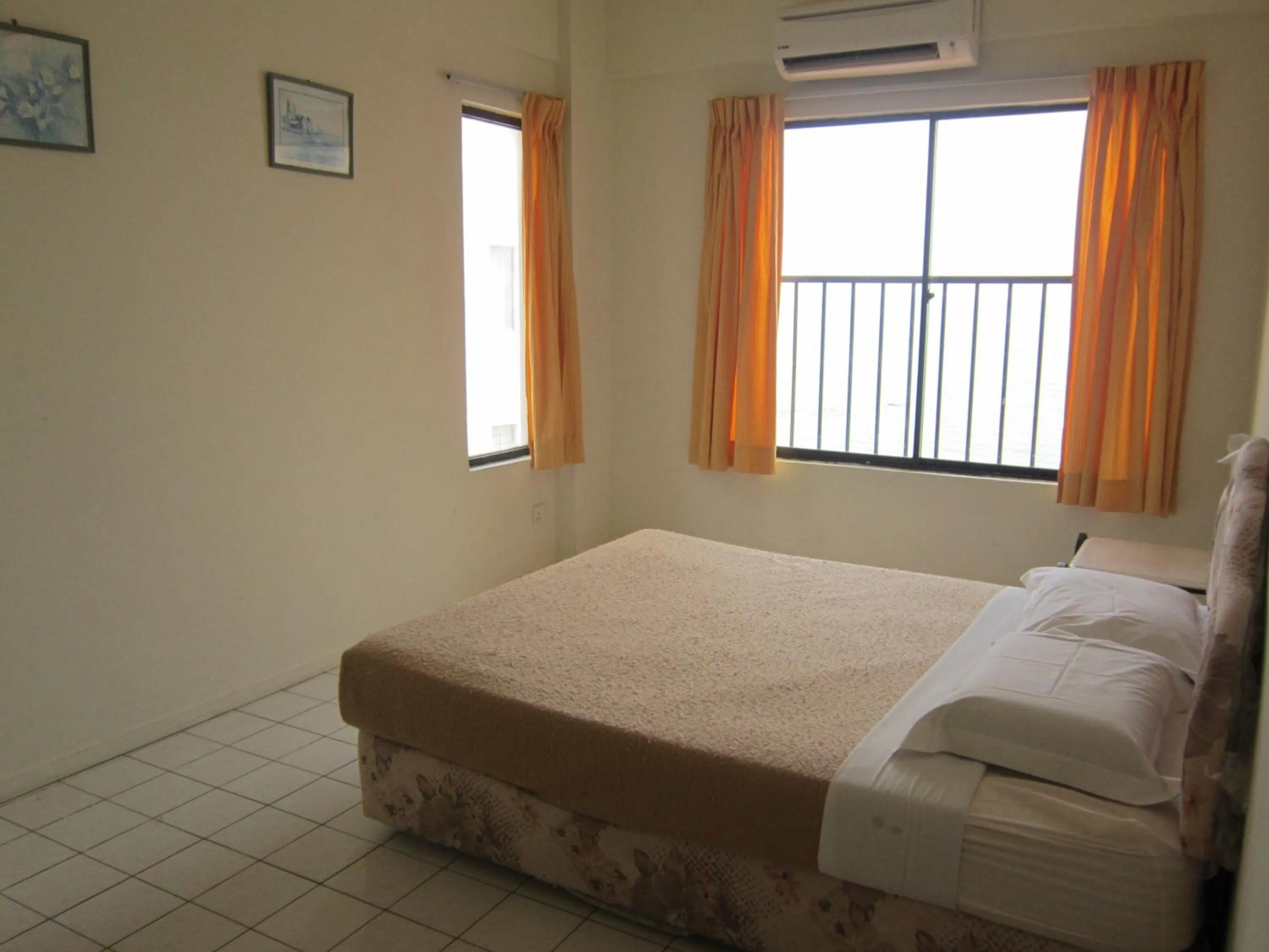 Bed in Paradise Lagoon Apartment