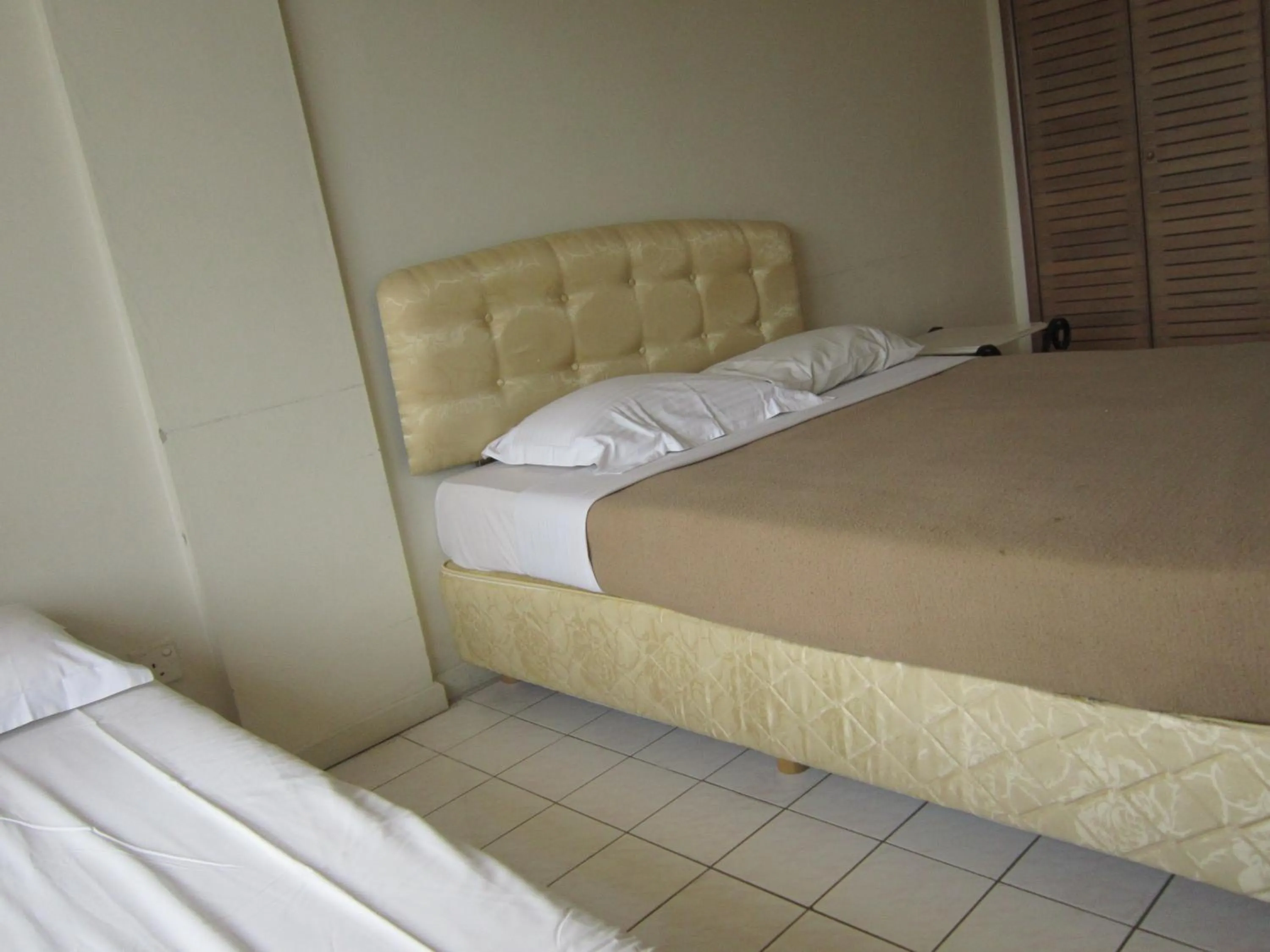 Two-Bedroom Apartment in Paradise Lagoon Apartment