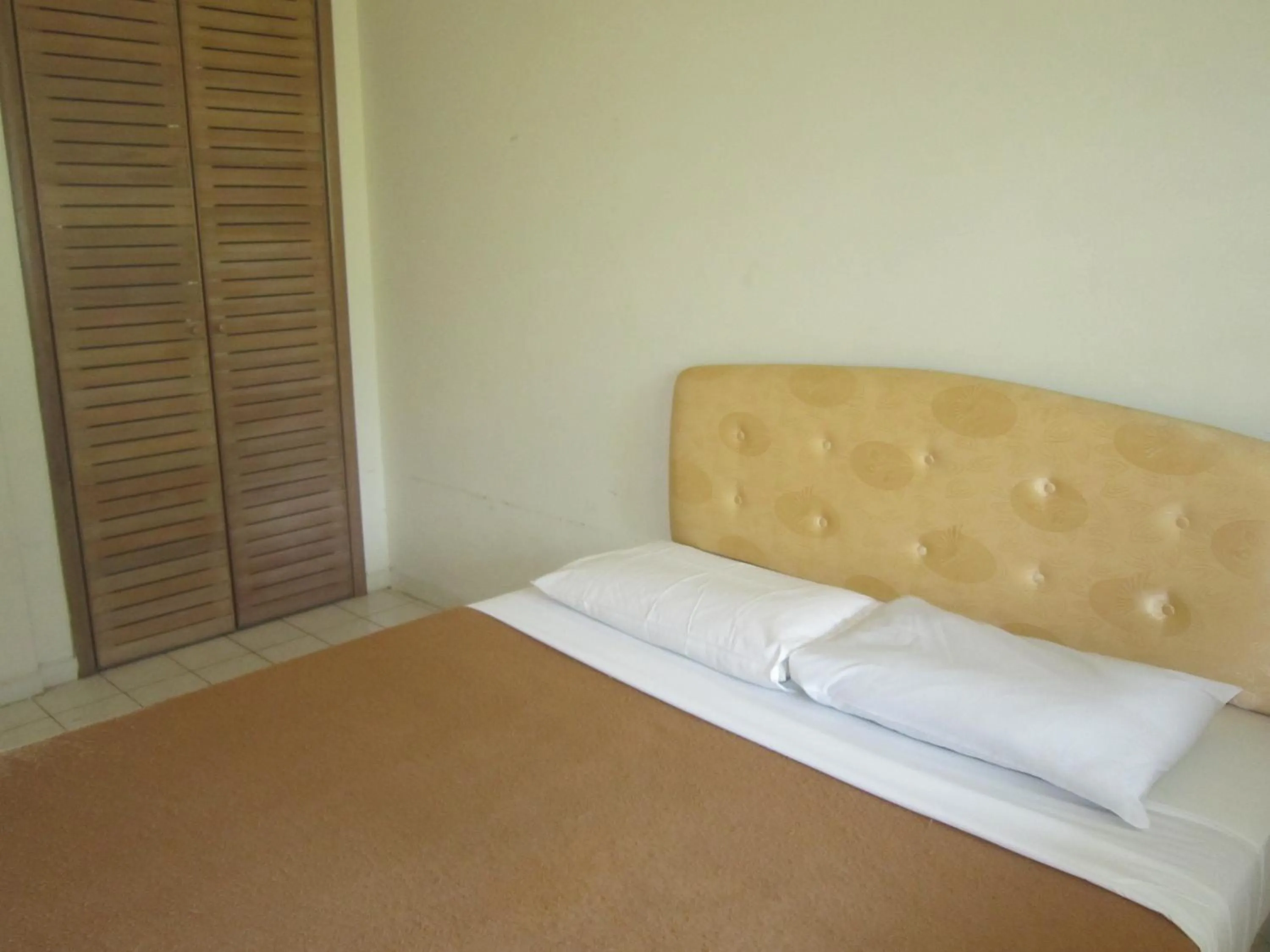 Bed in Paradise Lagoon Apartment