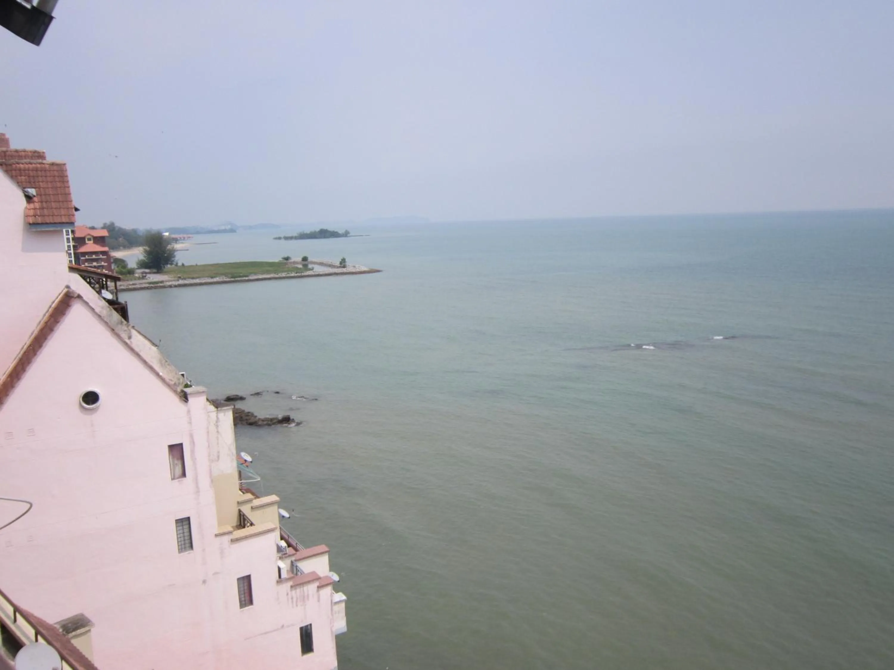 Area and facilities in Paradise Lagoon Apartment