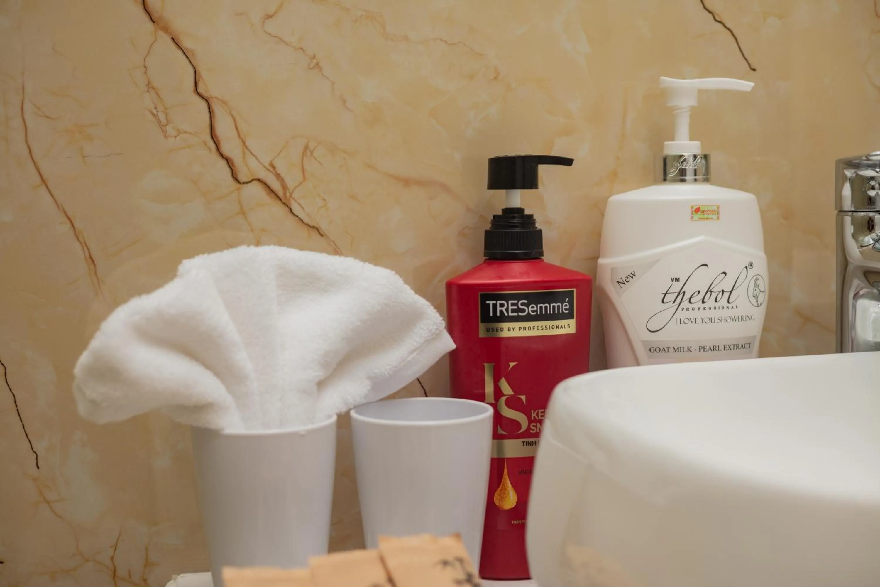 Bathroom in Cẩm Bình Hotel