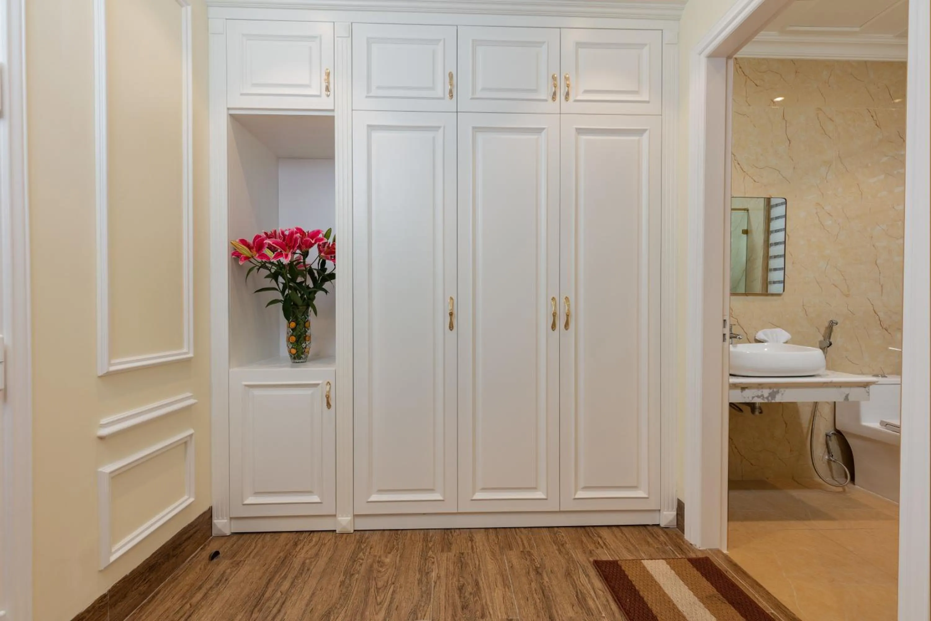 Bathroom in Cẩm Bình Hotel