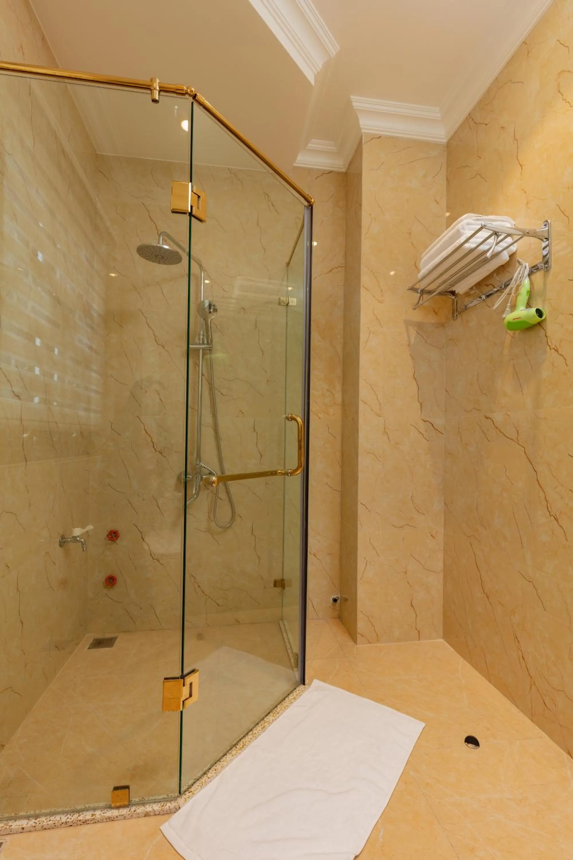 Bathroom in Cẩm Bình Hotel