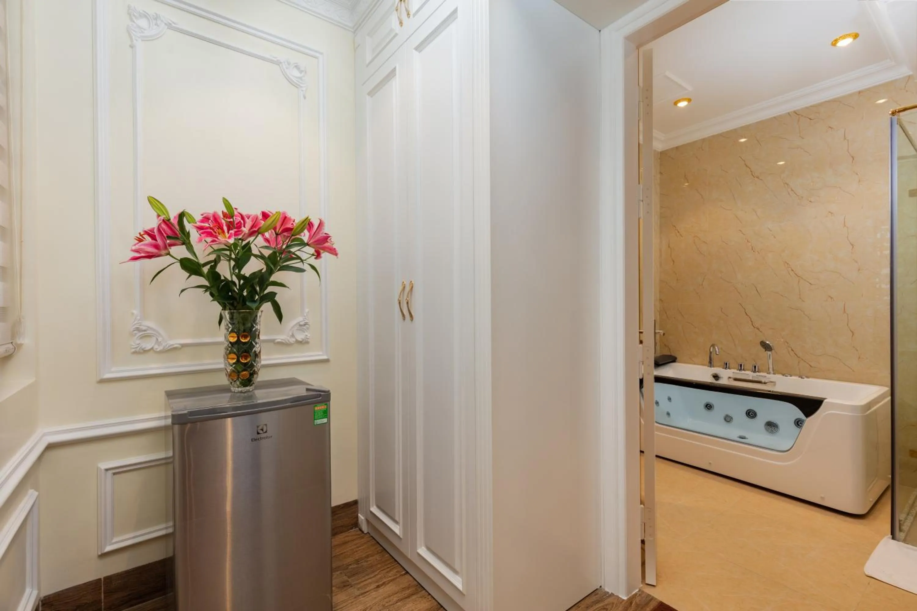 Bathroom in Cẩm Bình Hotel