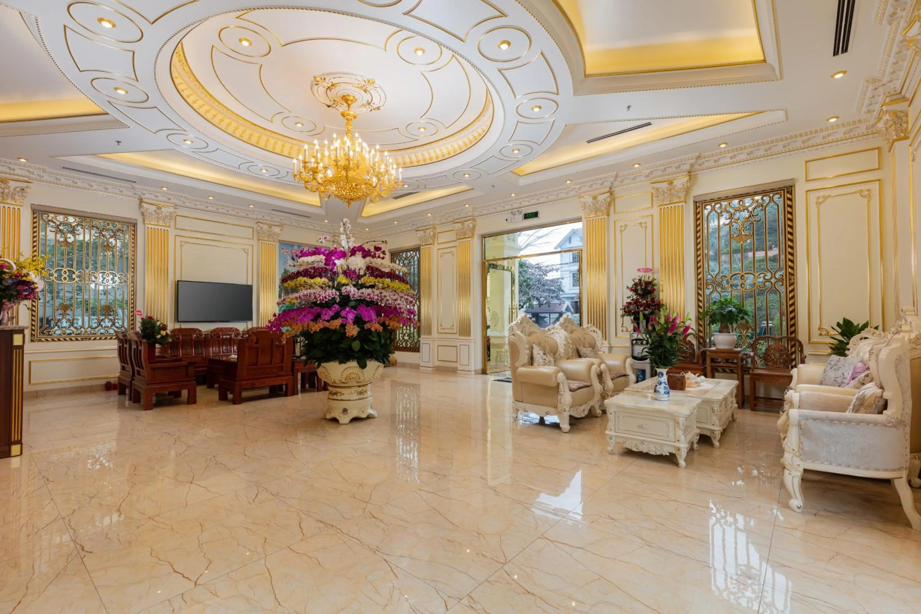 Lobby or reception in Cẩm Bình Hotel