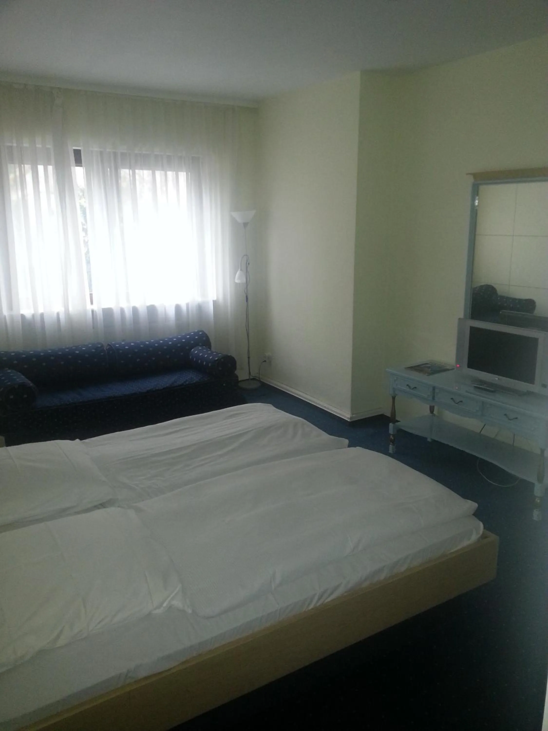 Bed in Hotelgarni Frankfurt