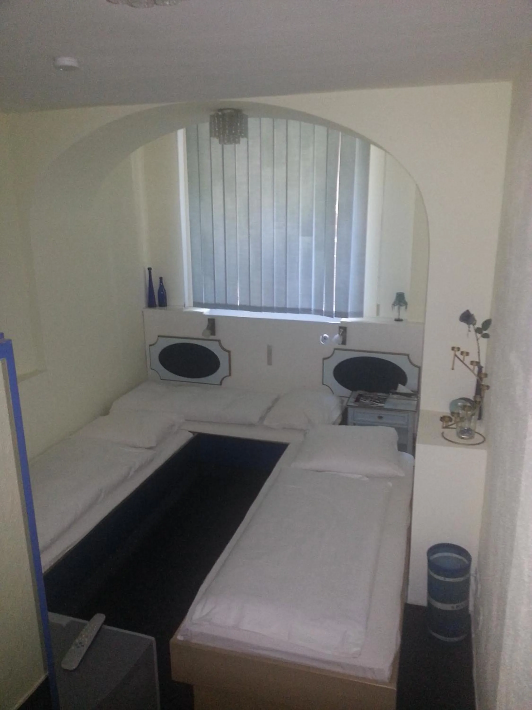 Bed in Hotelgarni Frankfurt