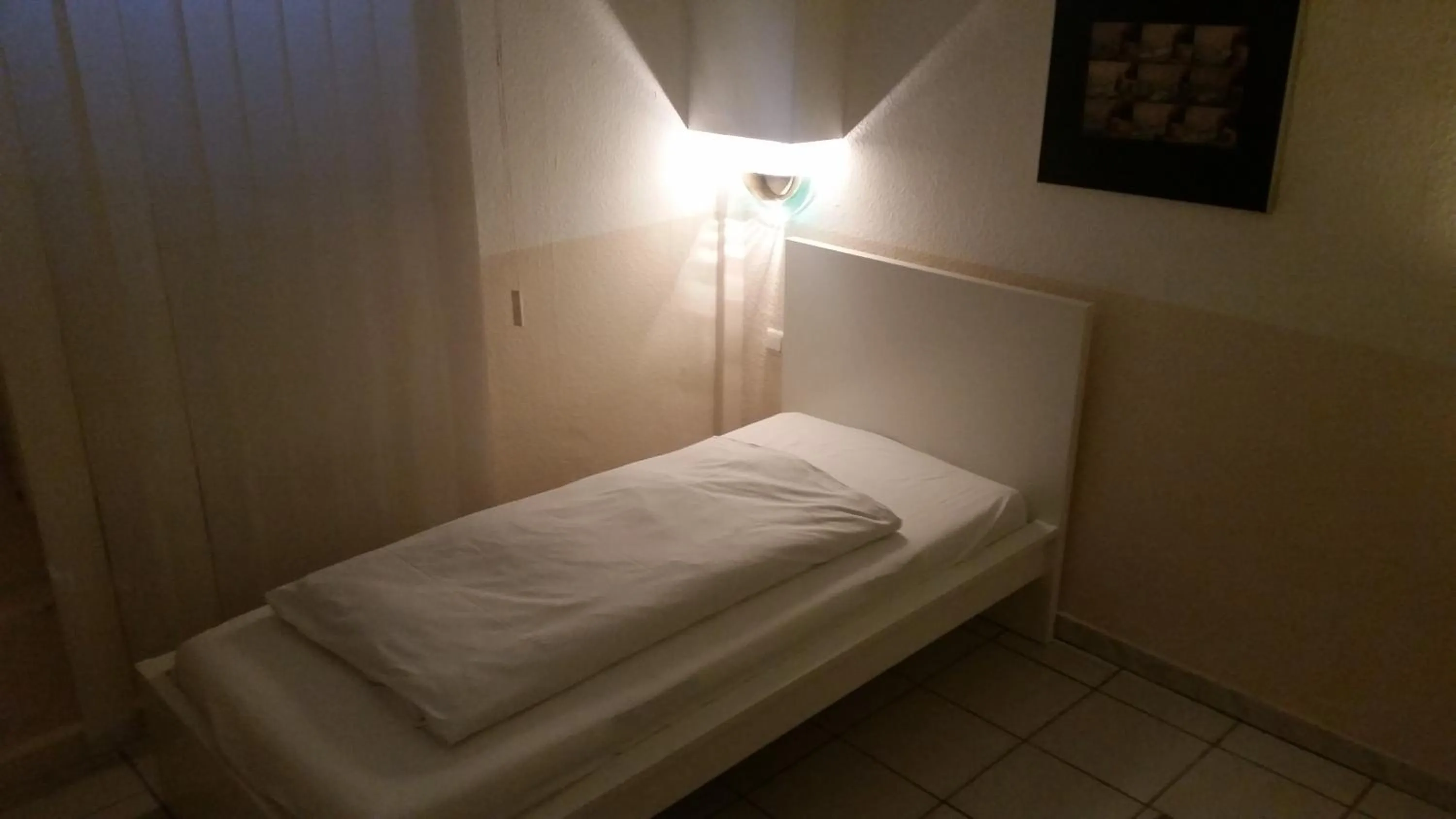 Bed in Hotelgarni Frankfurt