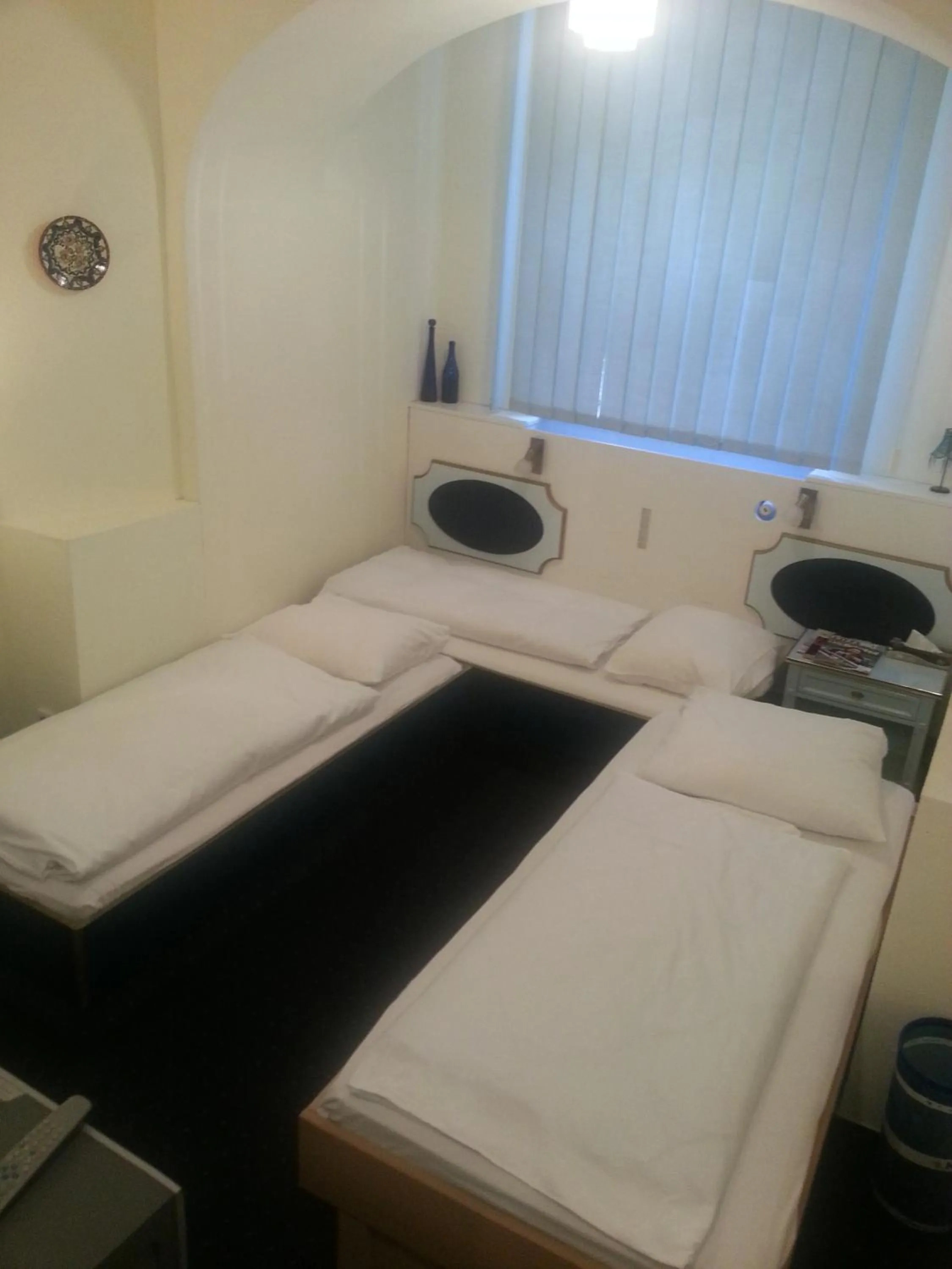 Bed in Hotelgarni Frankfurt