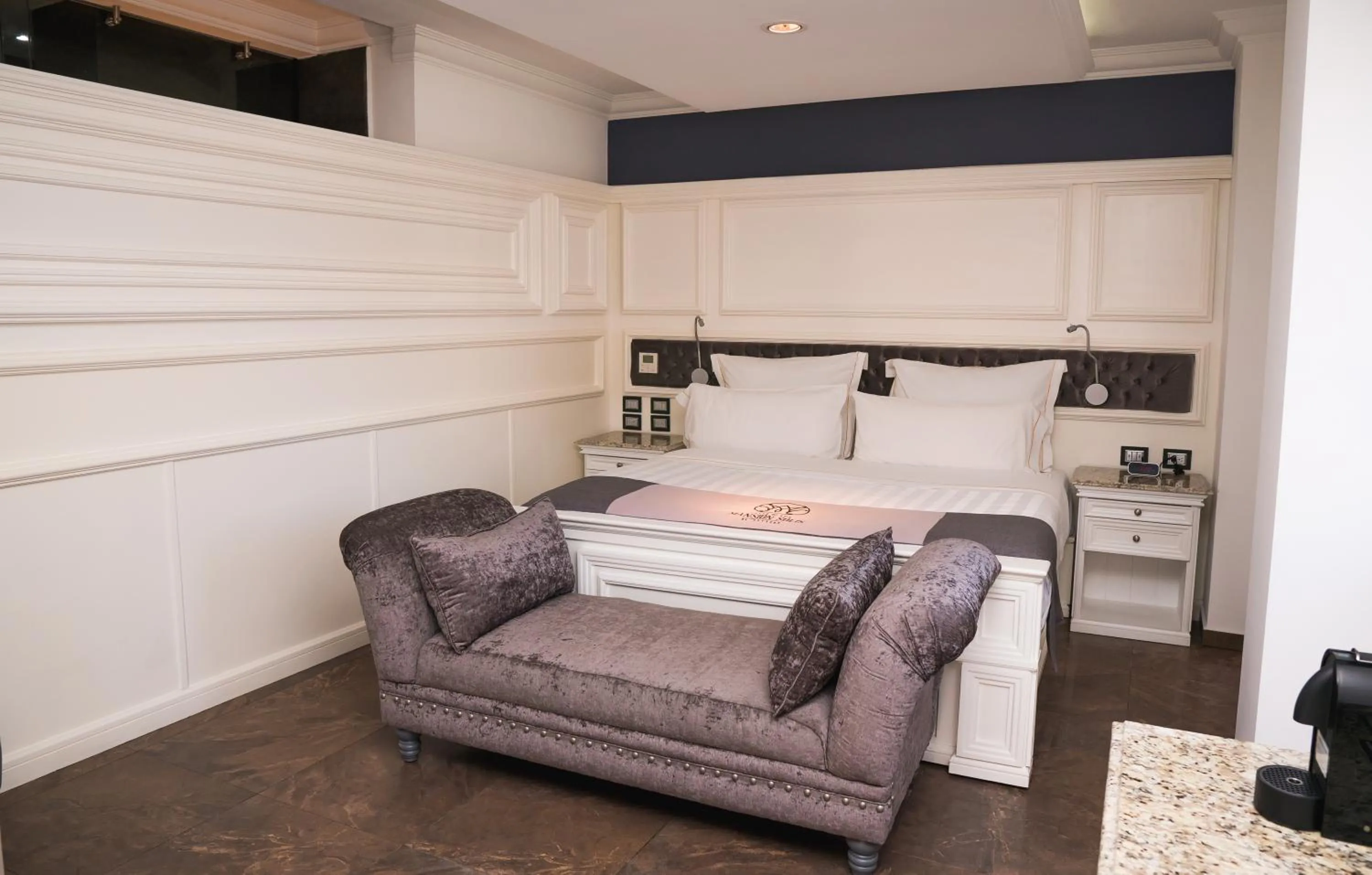 Bed in HOTEL & SPA MANSION SOLIS by HOTSSON