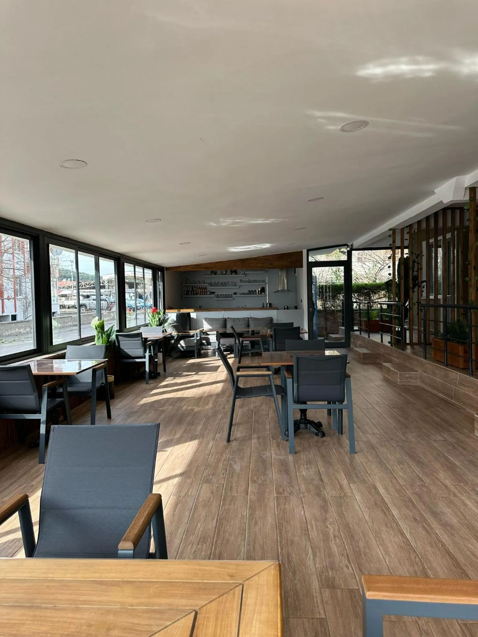 Restaurant/places to eat in Yade Apart Pension