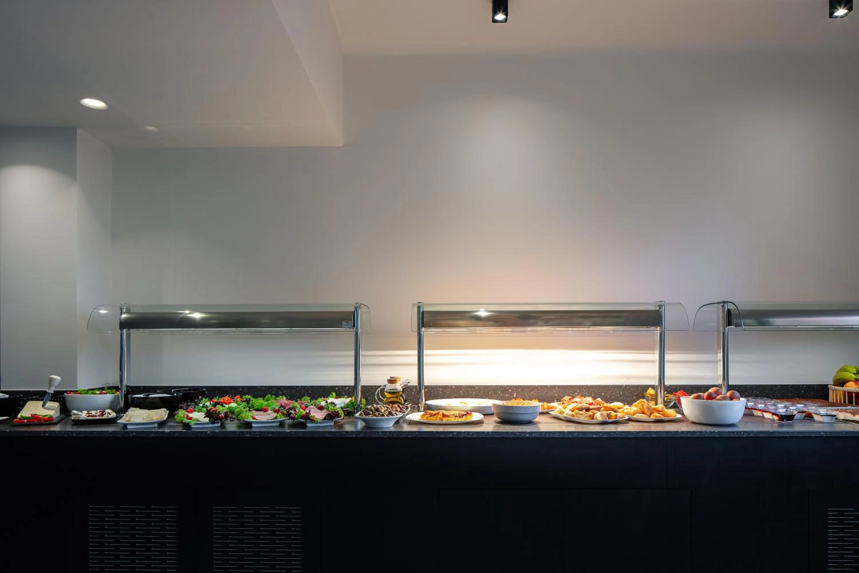 Buffet breakfast in Domenica Apartments