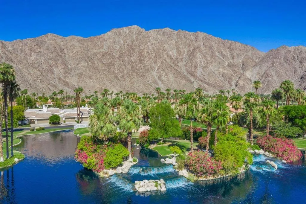 PRESIDENTIAL SUITE MOUNTAIN/LAKE VIEWS w/HEATED POOLS- PGA WEST