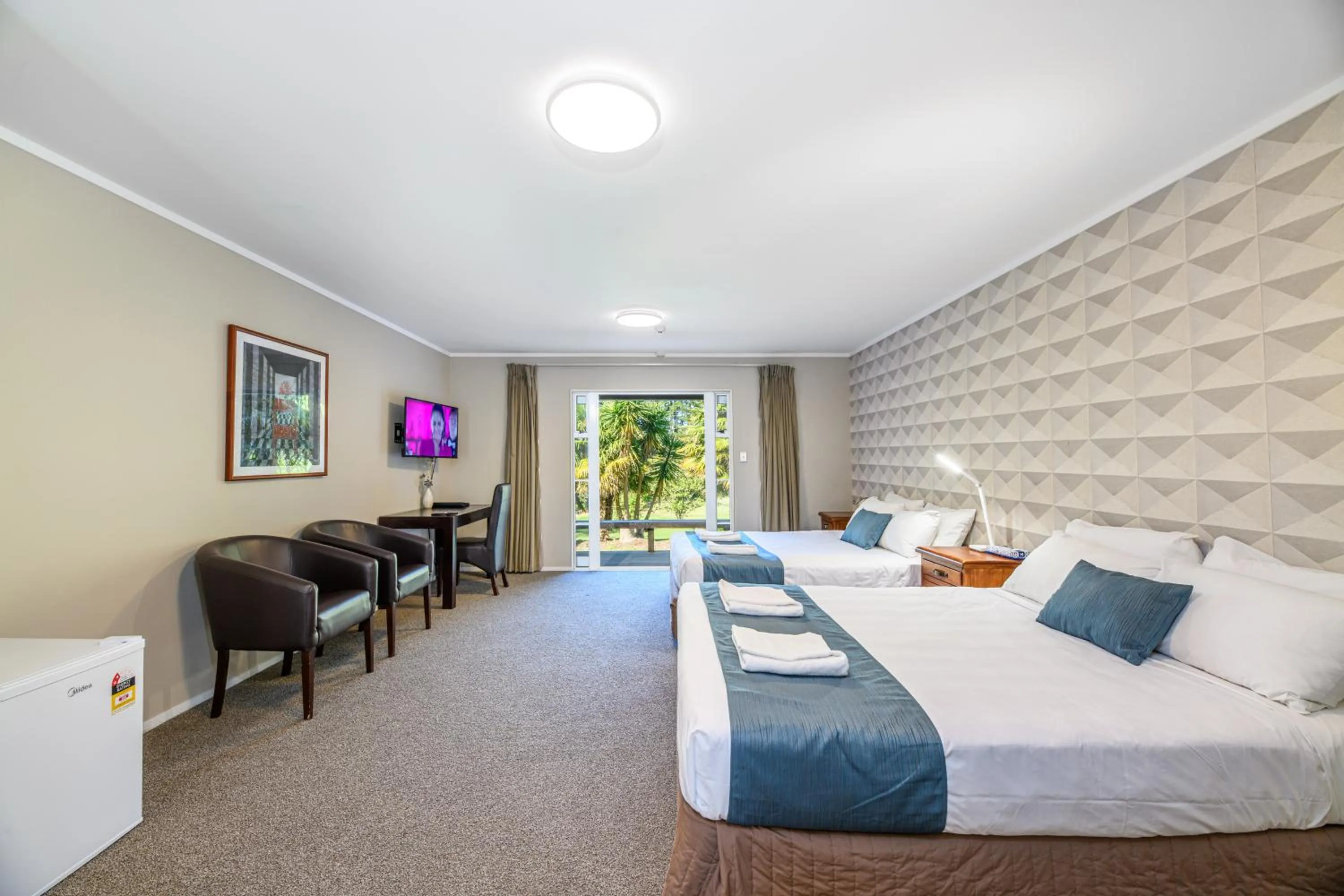 Photo of the whole room, Bed in Northridge Golf Resort