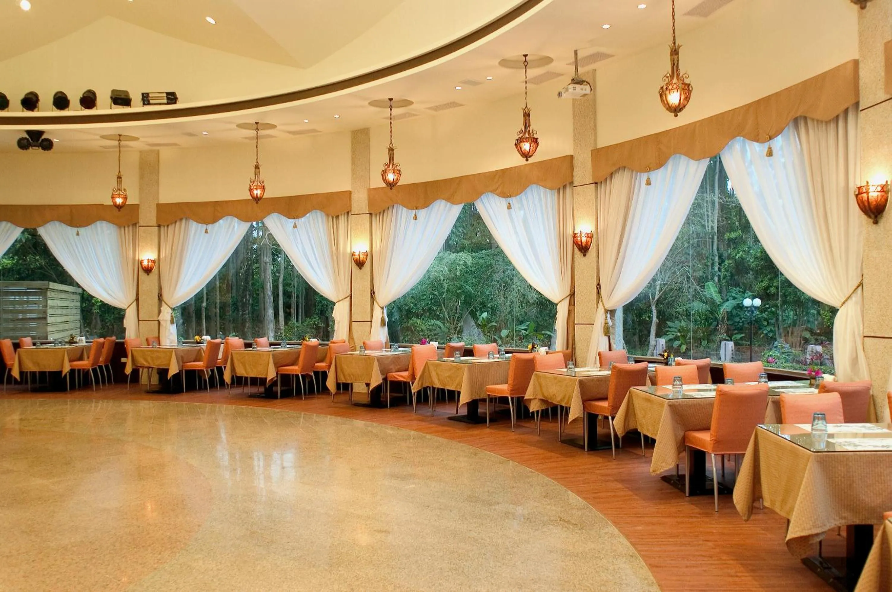 Restaurant/places to eat in Atunas Holiday Country