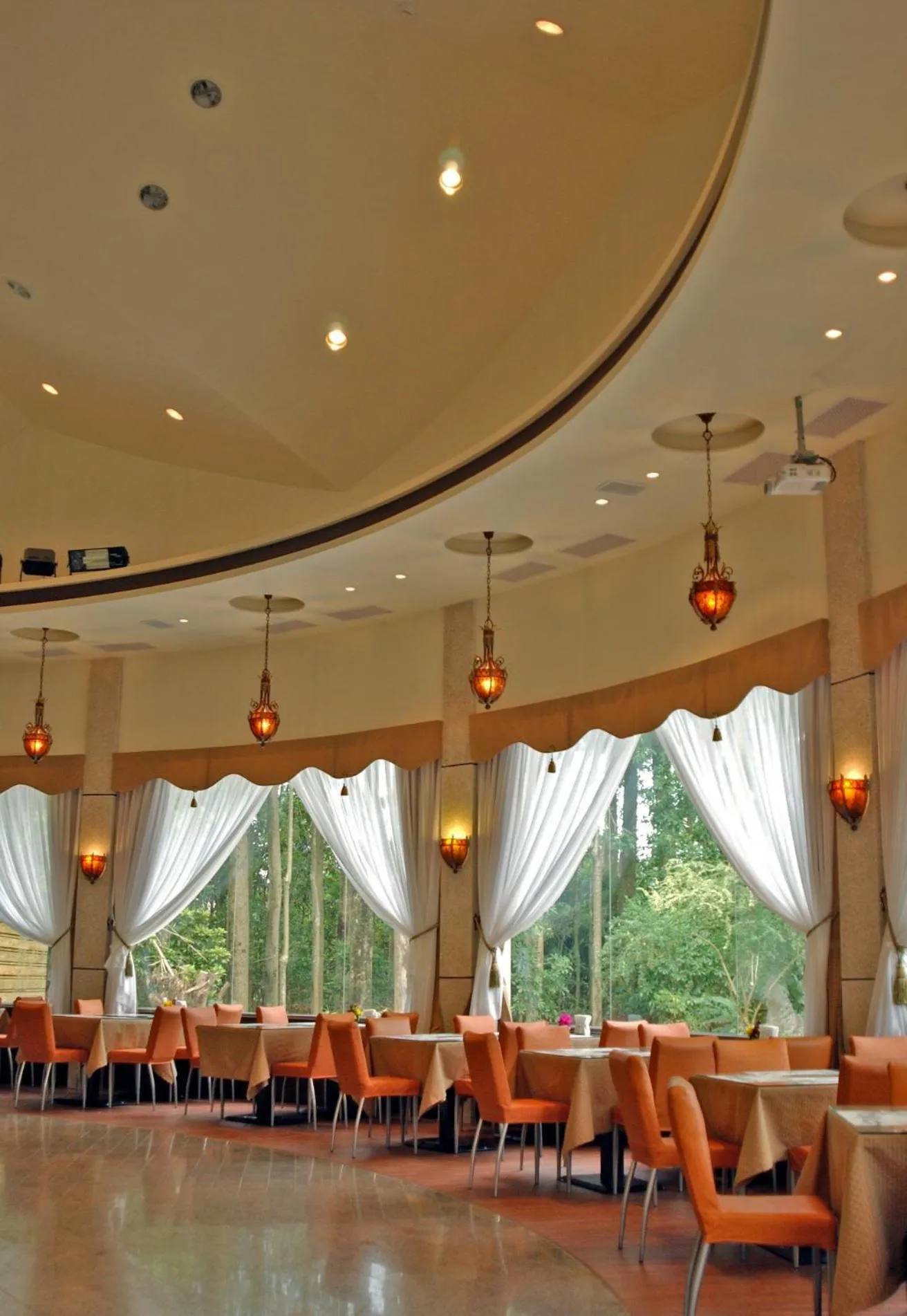 Restaurant/places to eat in Atunas Holiday Country