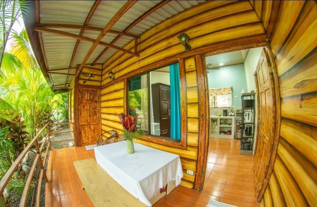 Dining area in Cabañas Río Escondido en La Fortuna