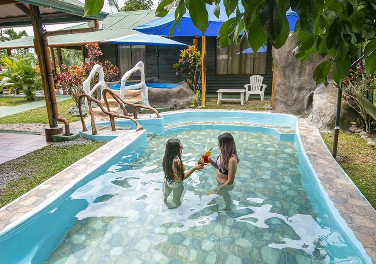 People in Cabañas Río Escondido en La Fortuna