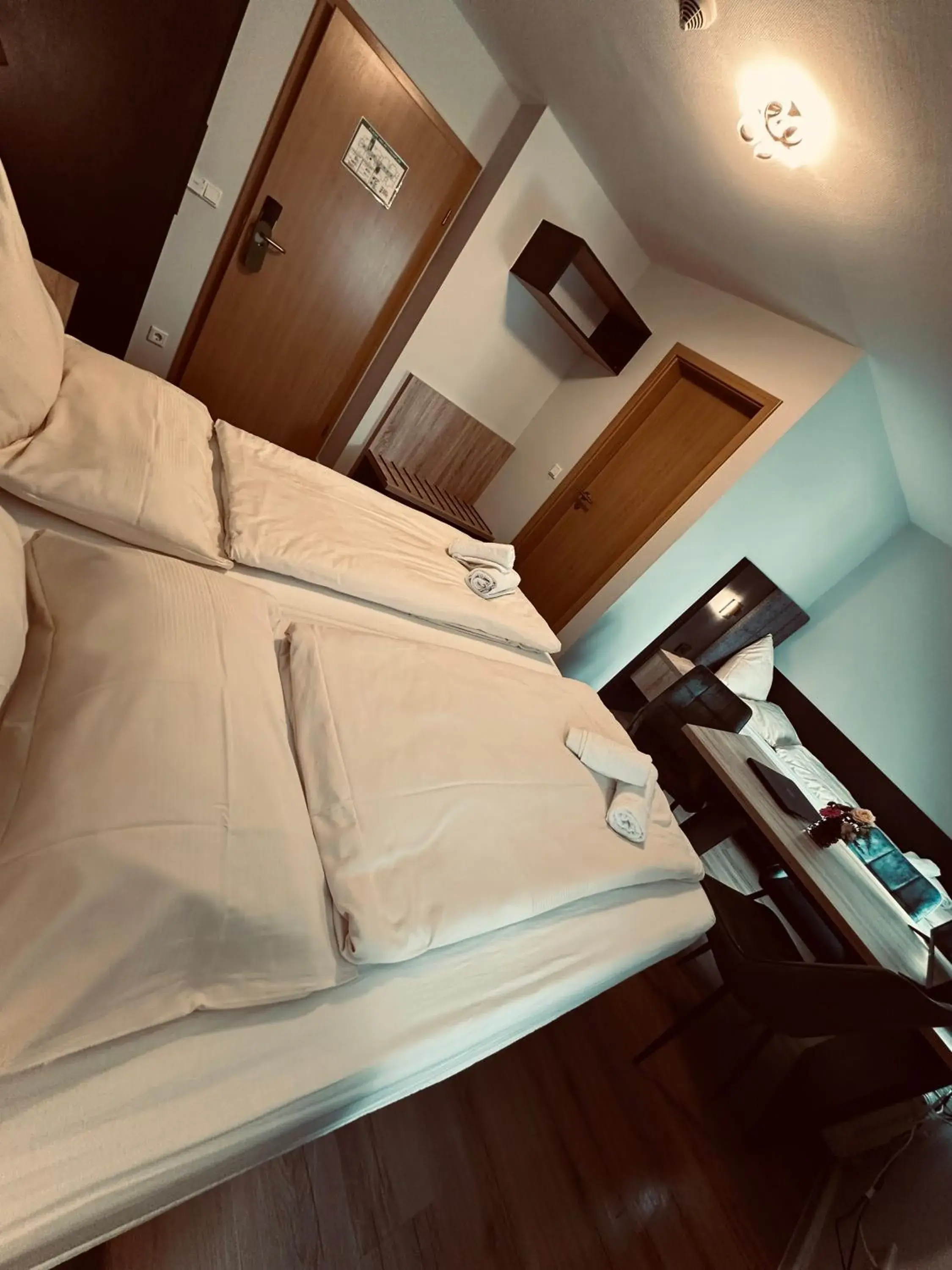 Triple Room in Hotel Stadt Emmerich Triple Room in Hotel Stadt Emmerich