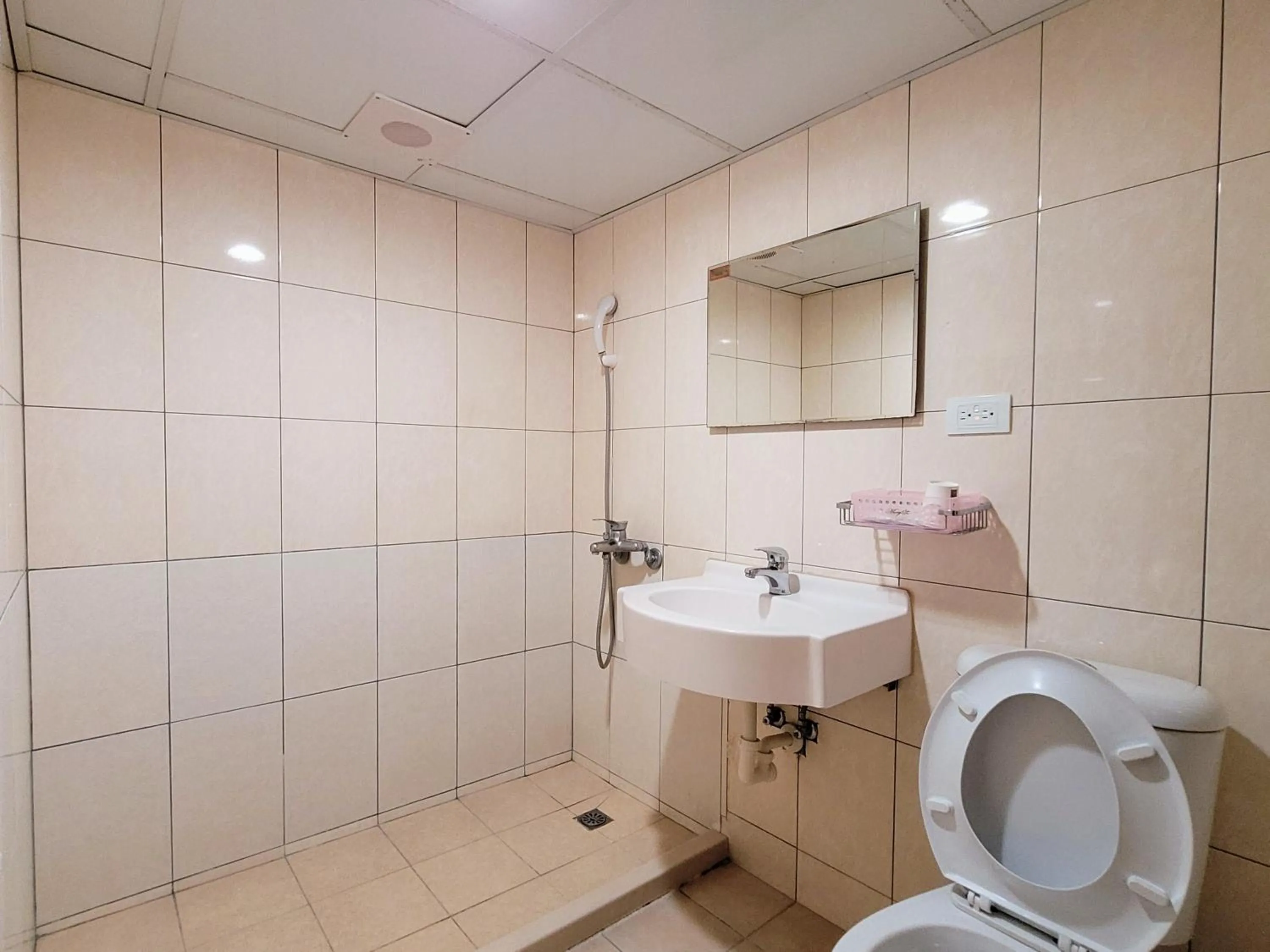 Shower in Hotel South Sea