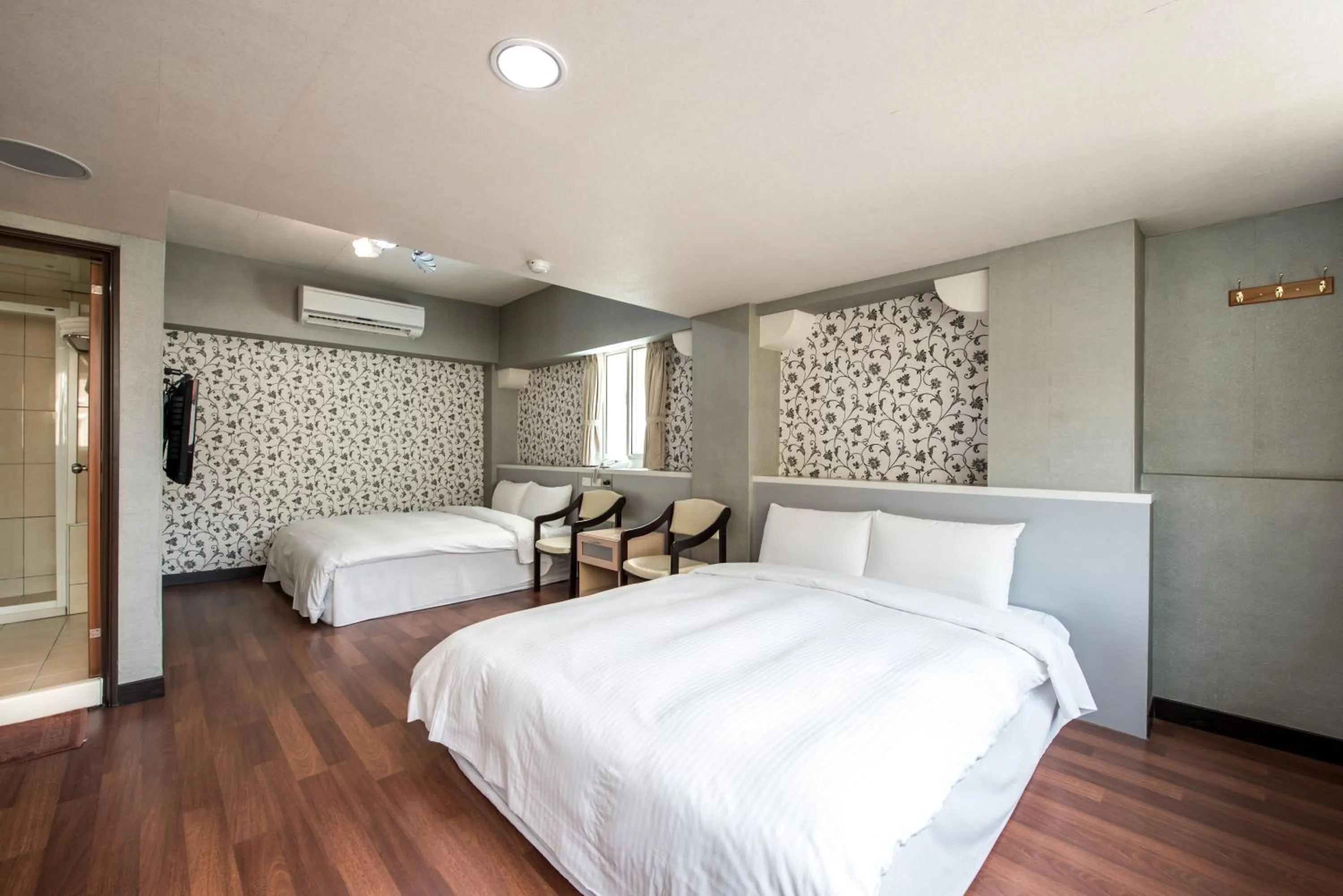 Seating area, Bed in Hotel South Sea