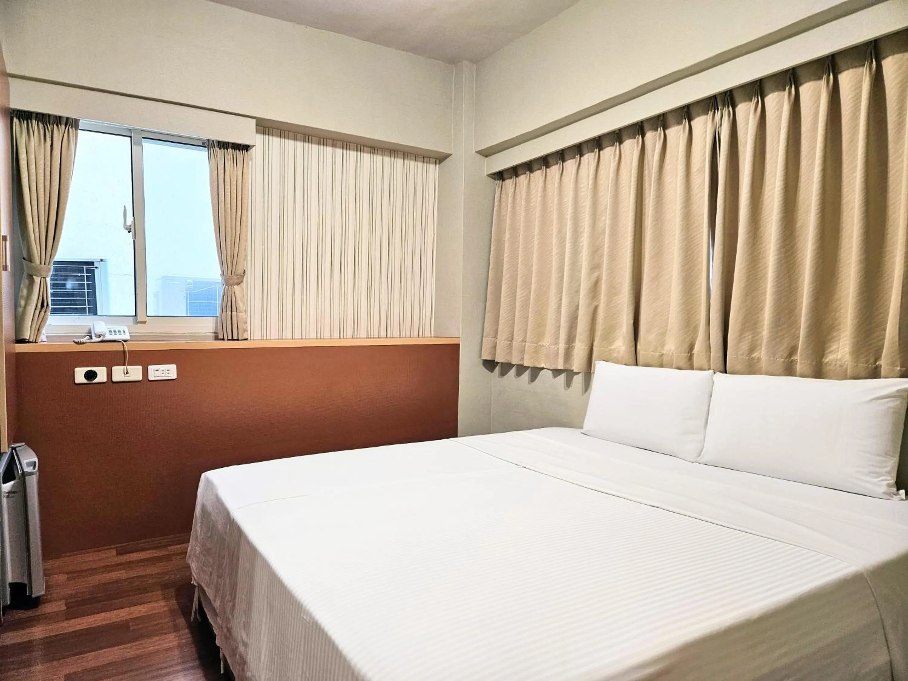 Photo of the whole room, Bed in Hotel South Sea