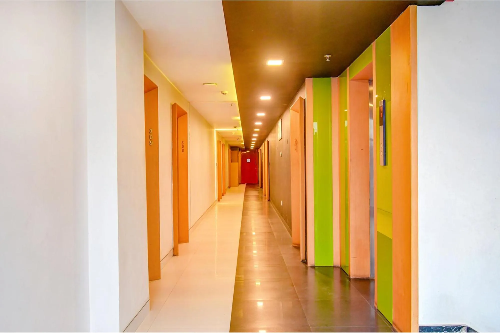 Lobby or reception in FabHotel Prime Kzar Corporate Budget Stay Near Park Street