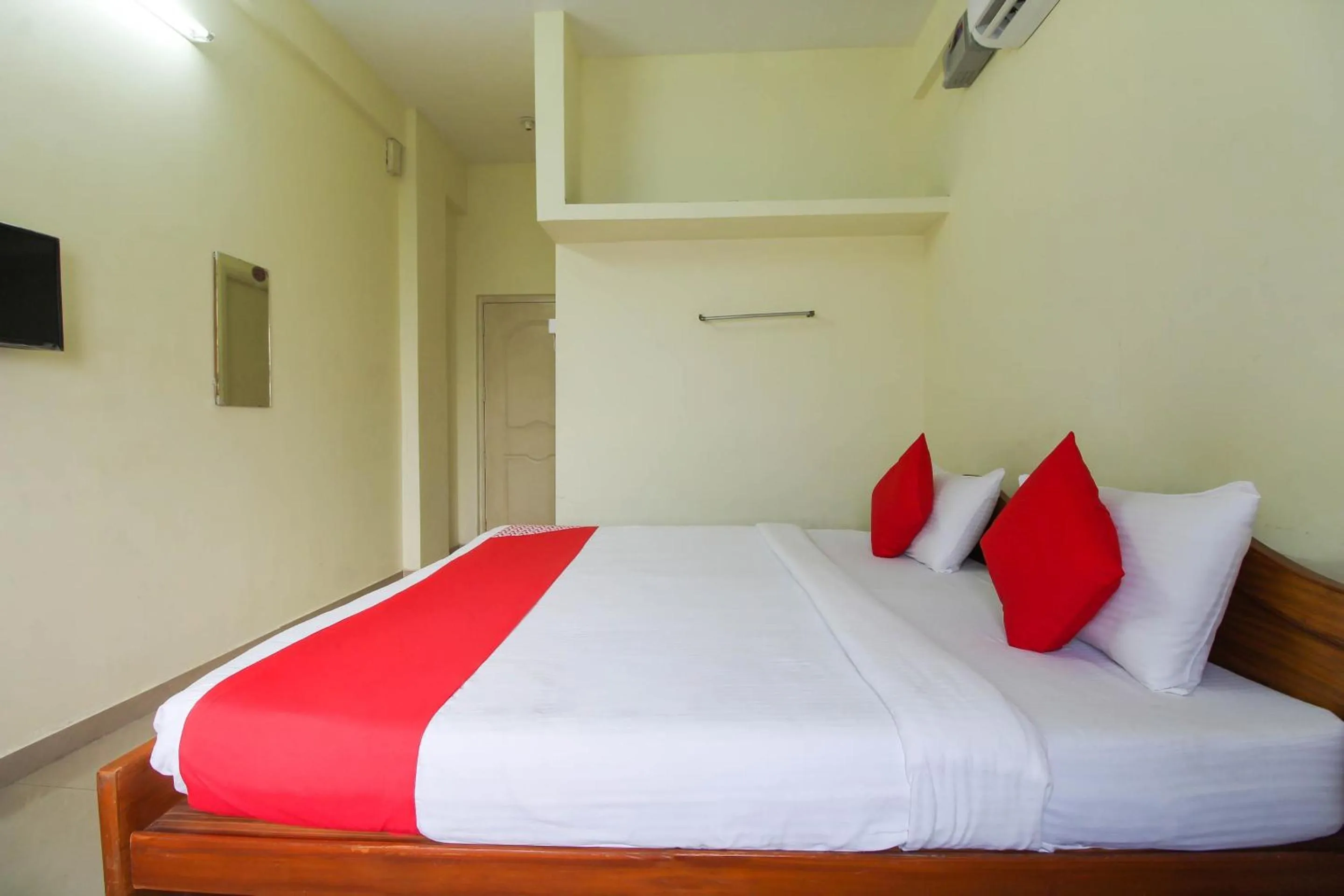 Bedroom, Bed in Hotel O Royal Residency