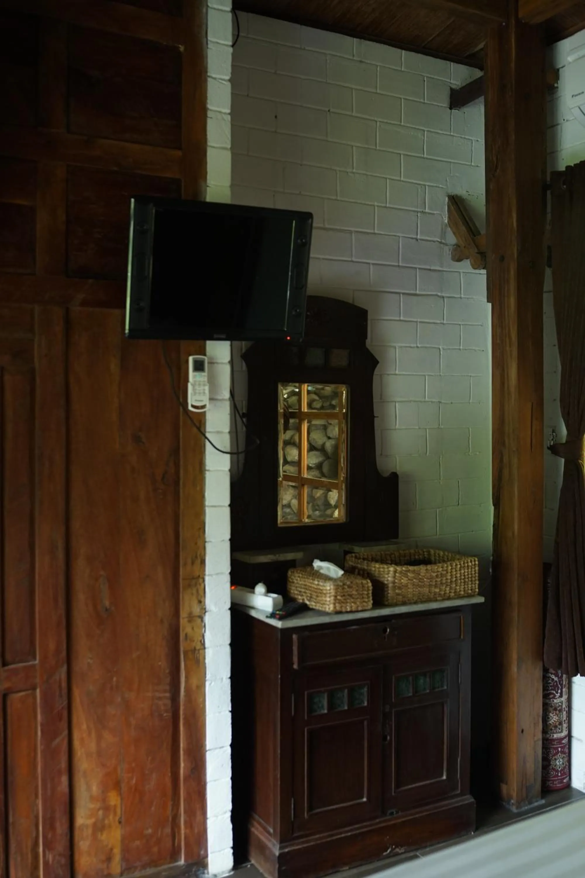 TV and multimedia in Tirta Arsanta Hot Springs & Villa