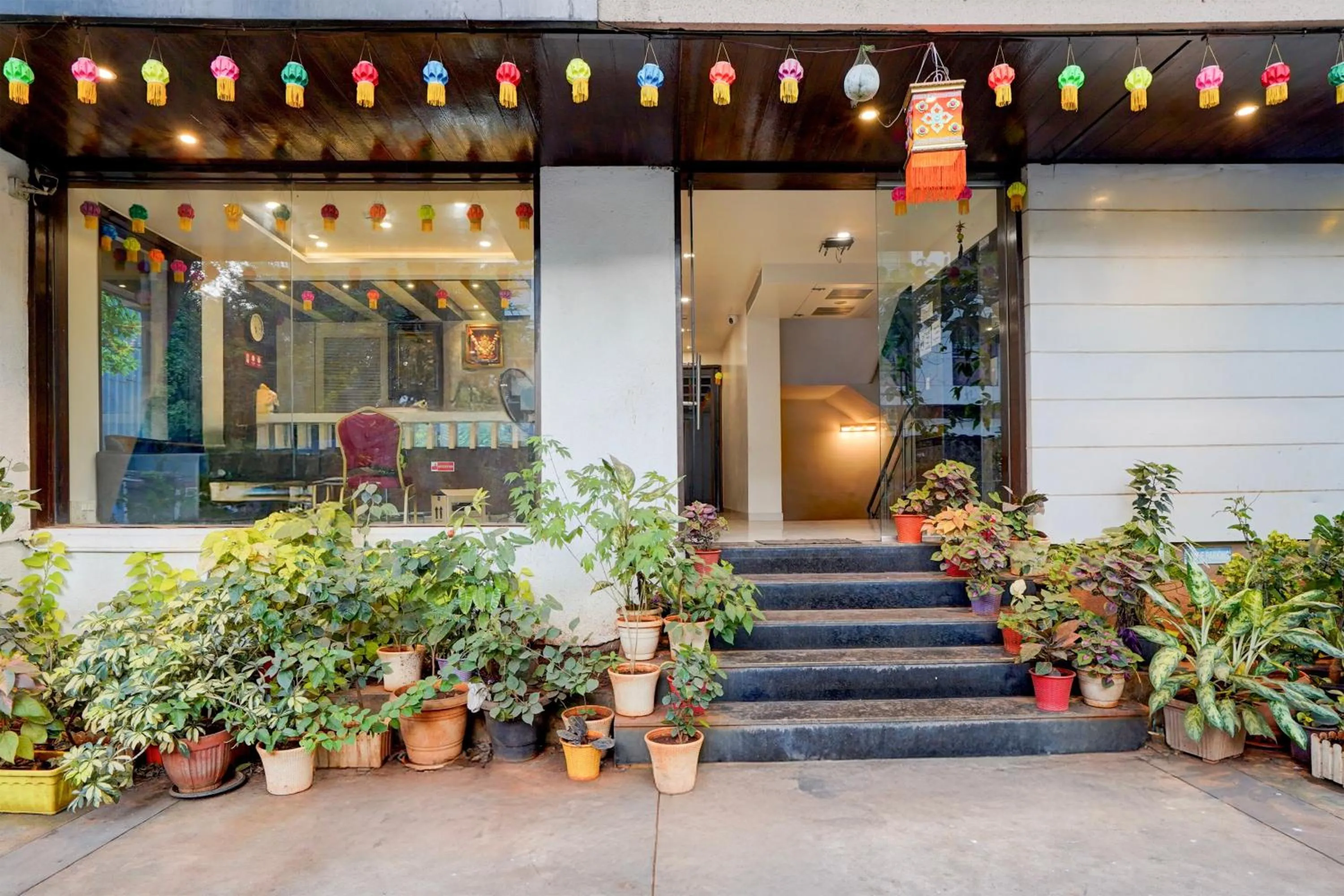 Facade/entrance in Super Townhouse Oak Pune Railway Station Formerly Kapil Residency