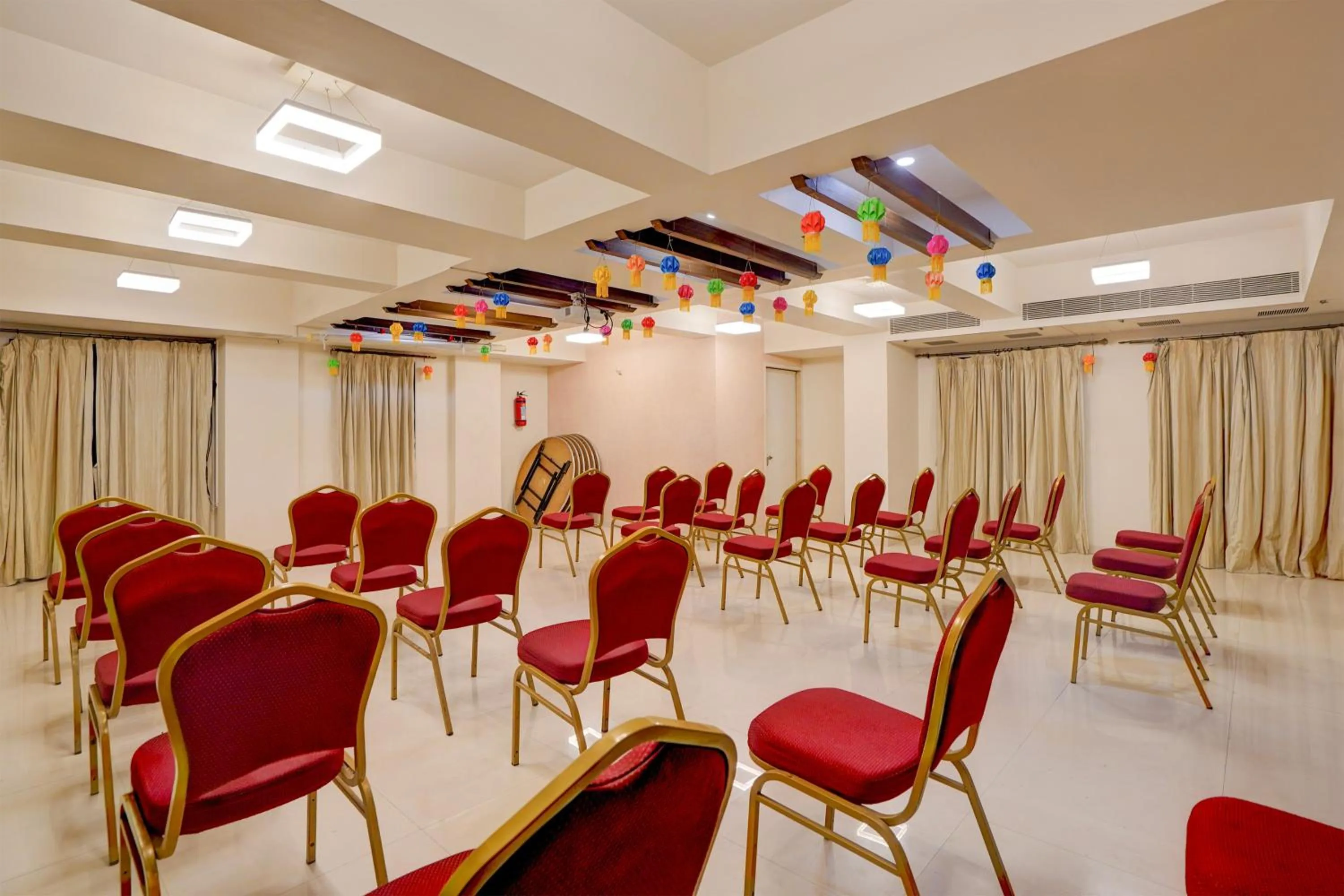 Lobby or reception in Super Townhouse Oak Pune Railway Station Formerly Kapil Residency