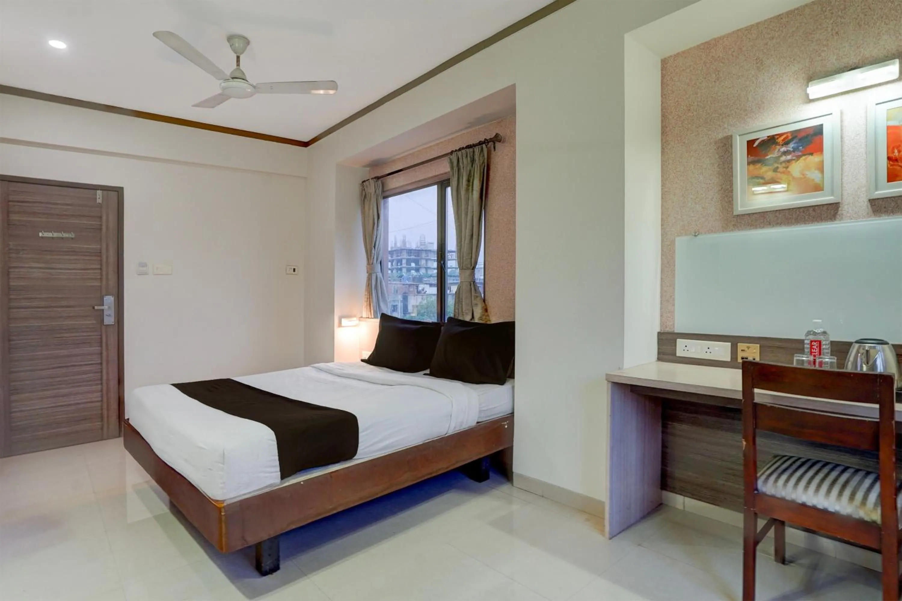 Bedroom, Bed in Super Townhouse Oak Pune Railway Station Formerly Kapil Residency