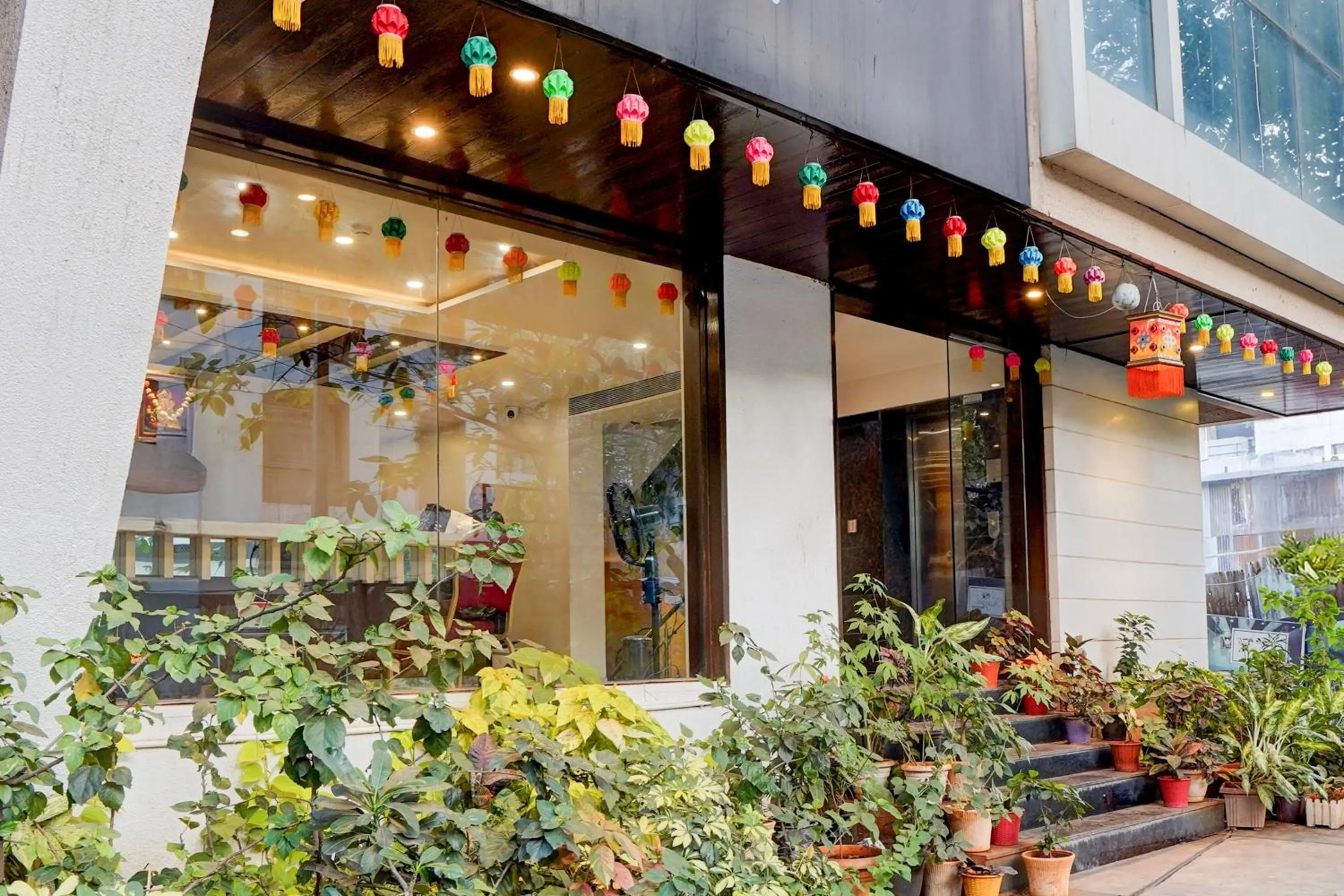 Facade/entrance in Super Townhouse Oak Pune Railway Station Formerly Kapil Residency