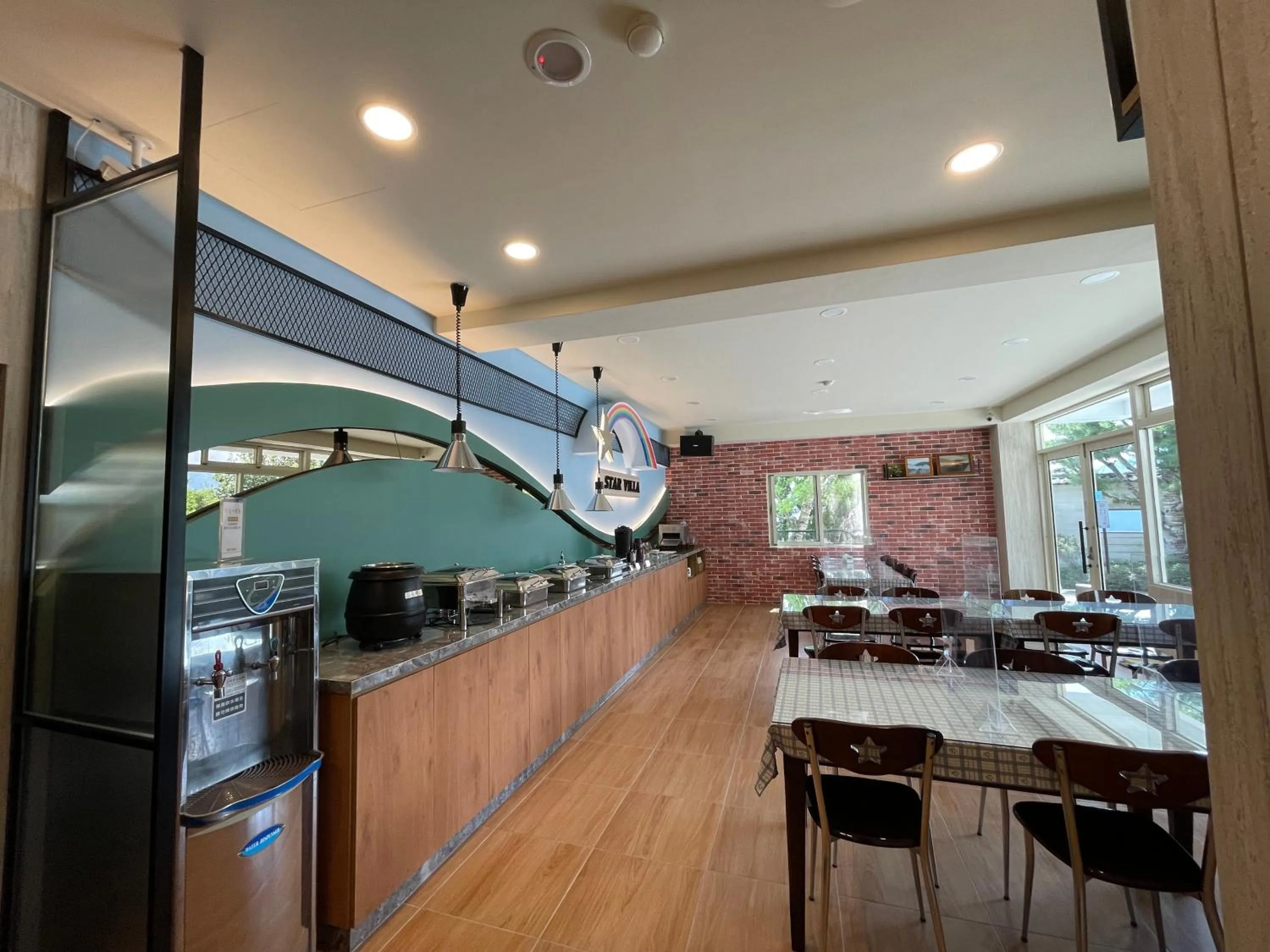 Restaurant/places to eat in Star Villa