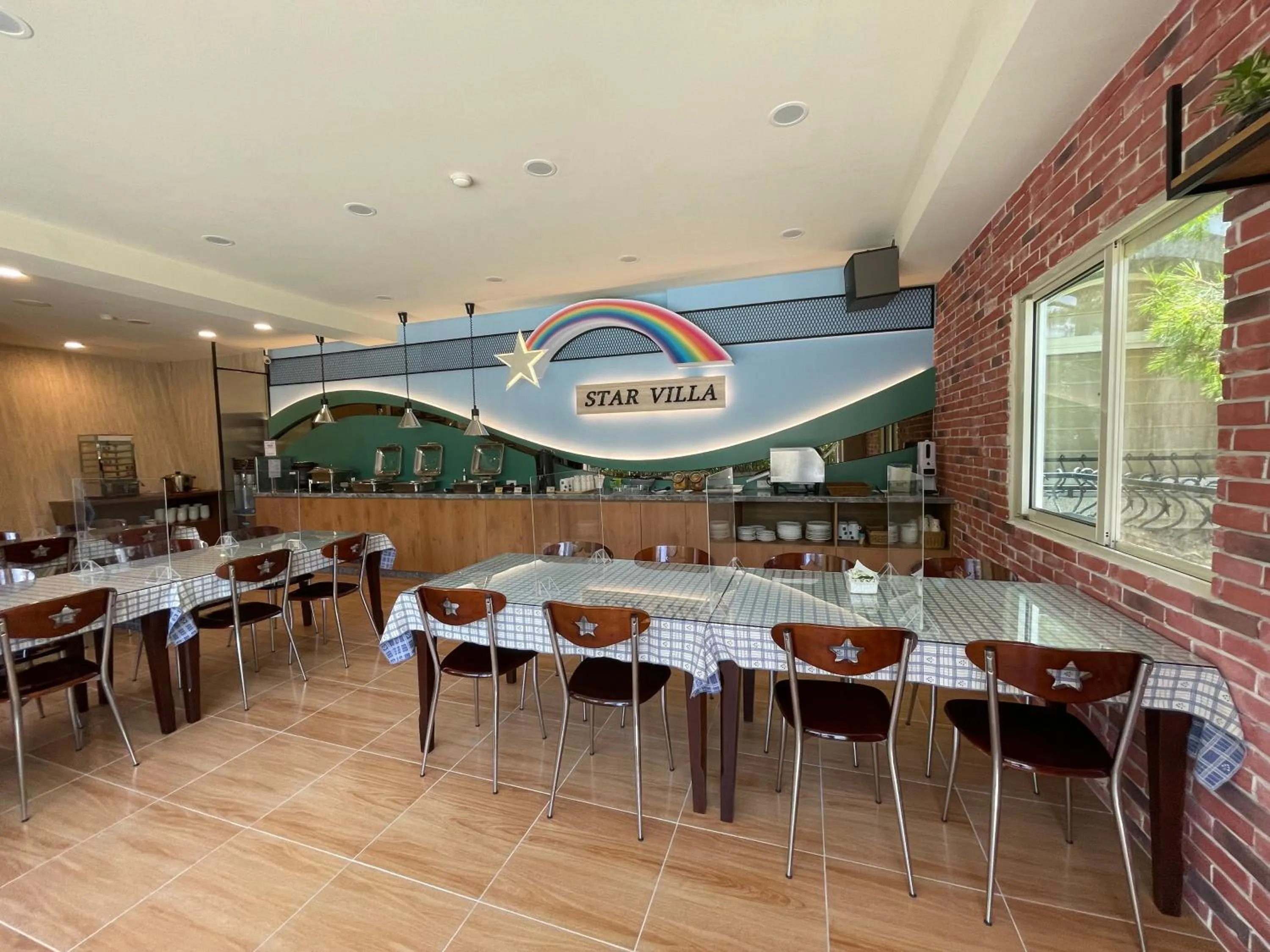 Restaurant/places to eat in Star Villa