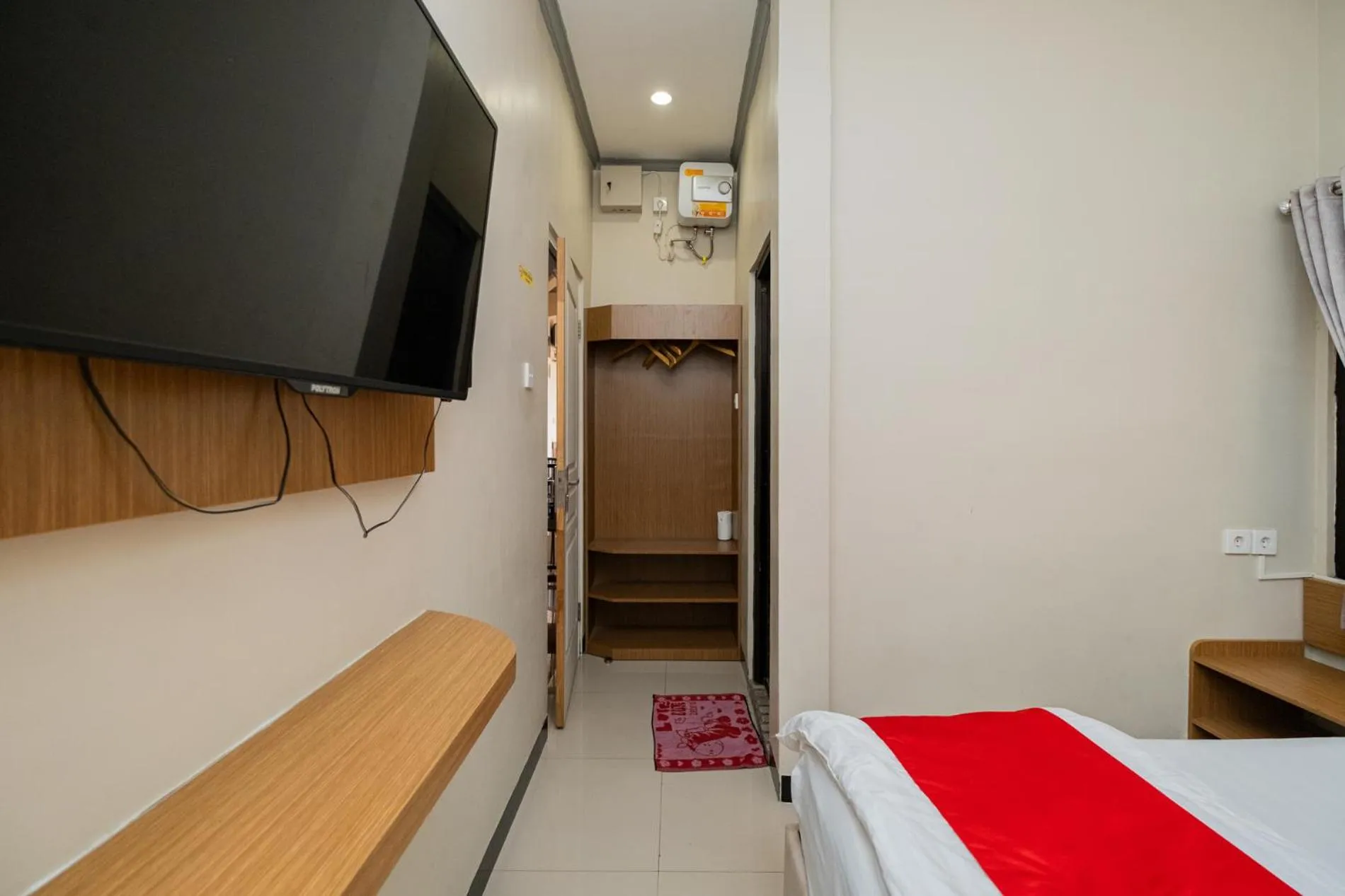 Bedroom, Bed in RedDoorz near Kampung Inggris Pare
