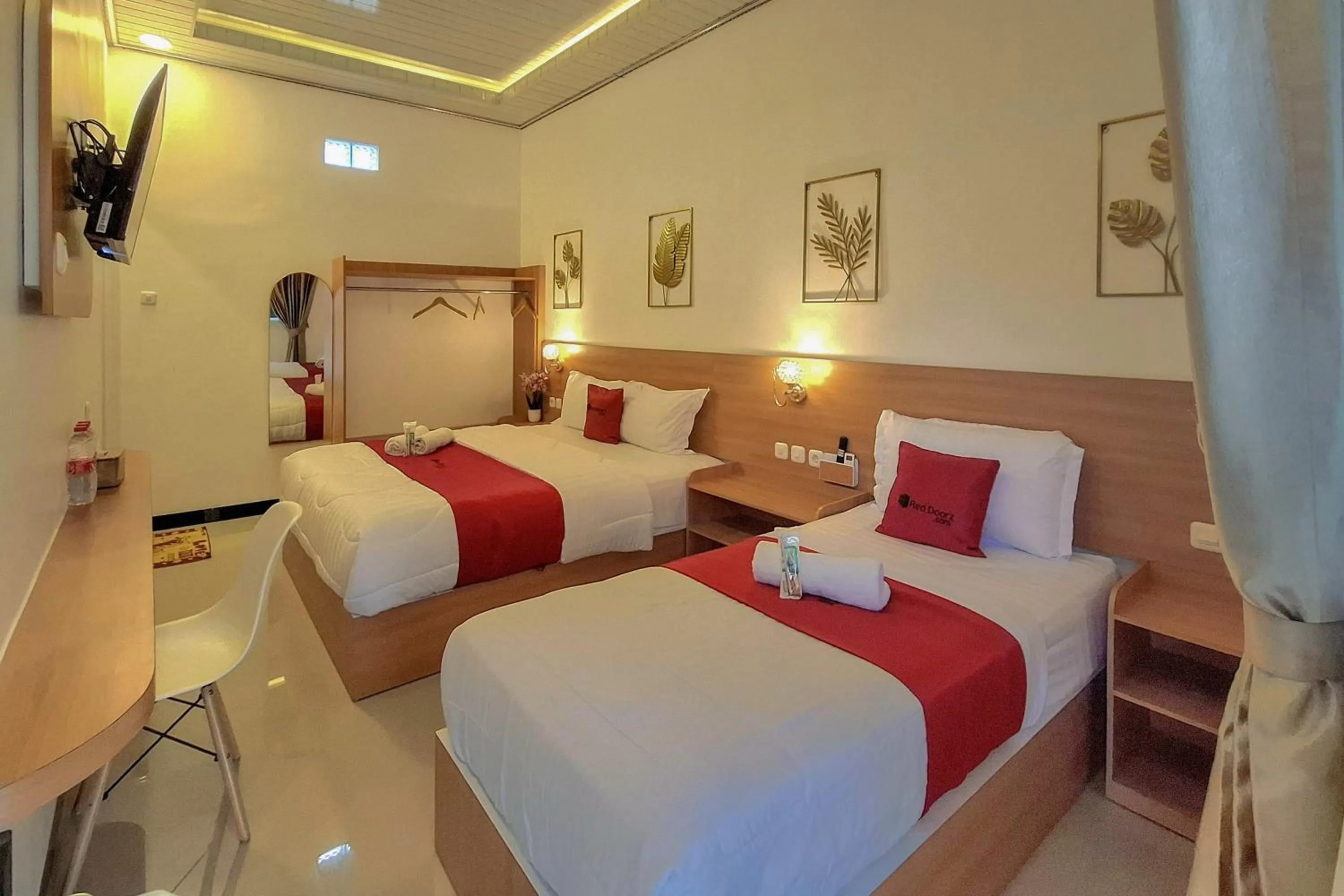 Bedroom, Bed in RedDoorz near Kampung Inggris Pare