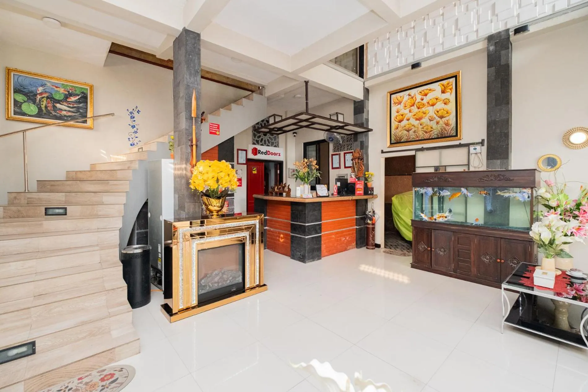 Lobby or reception in RedDoorz near Kampung Inggris Pare