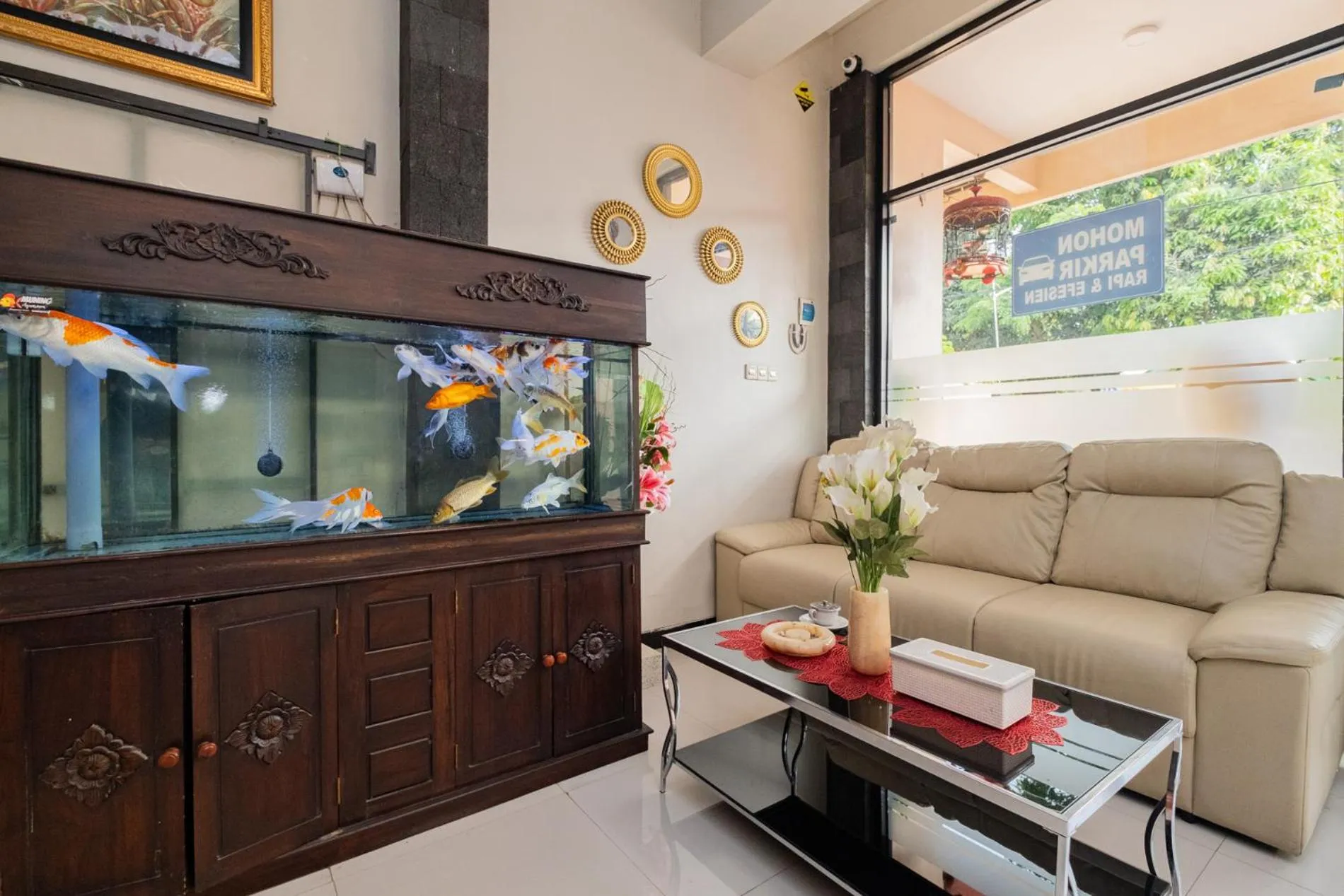 Lobby or reception in RedDoorz near Kampung Inggris Pare