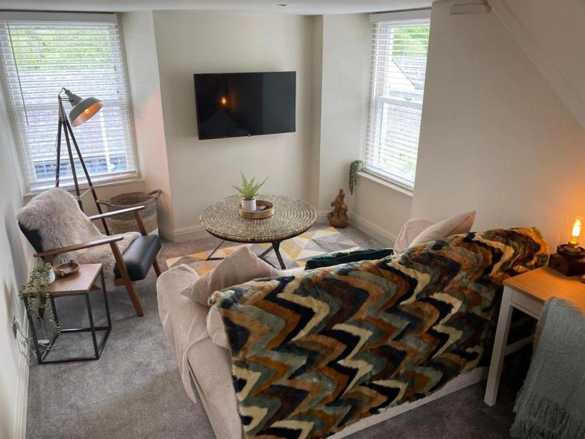 TV and multimedia, Bed in The Hive at Poppi-Red