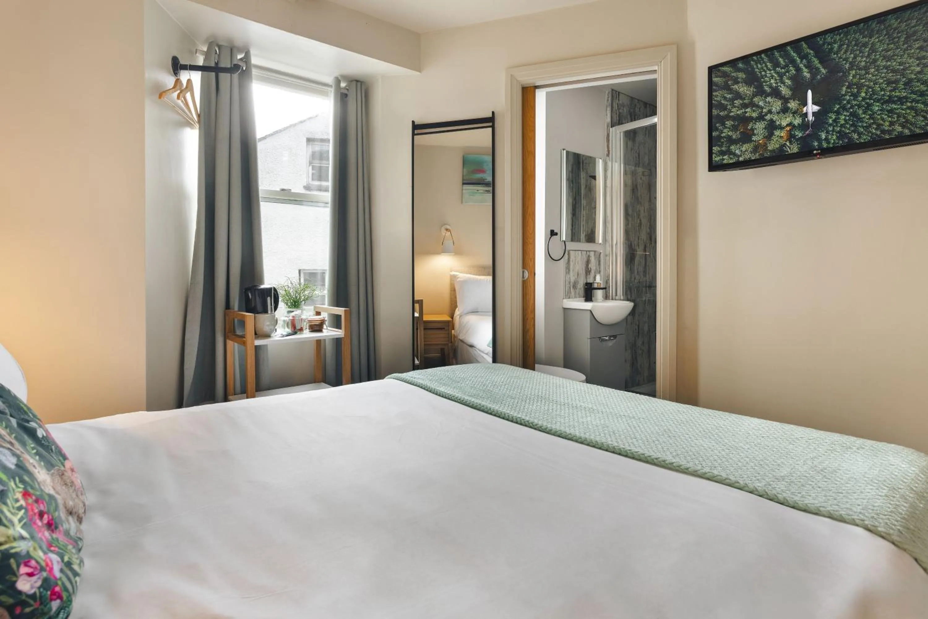 Bed in The Hive at Poppi-Red