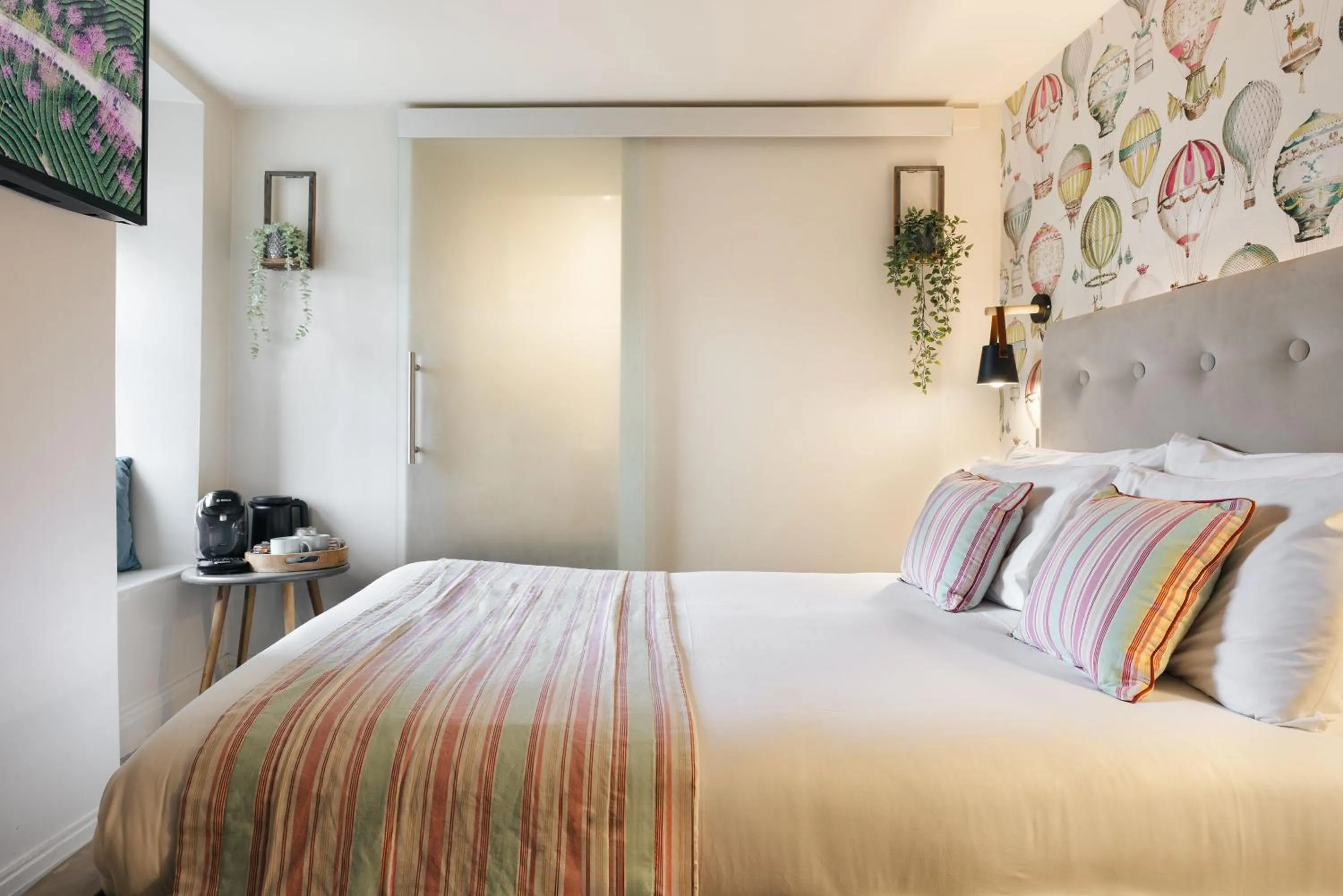 Bed in The Hive at Poppi-Red