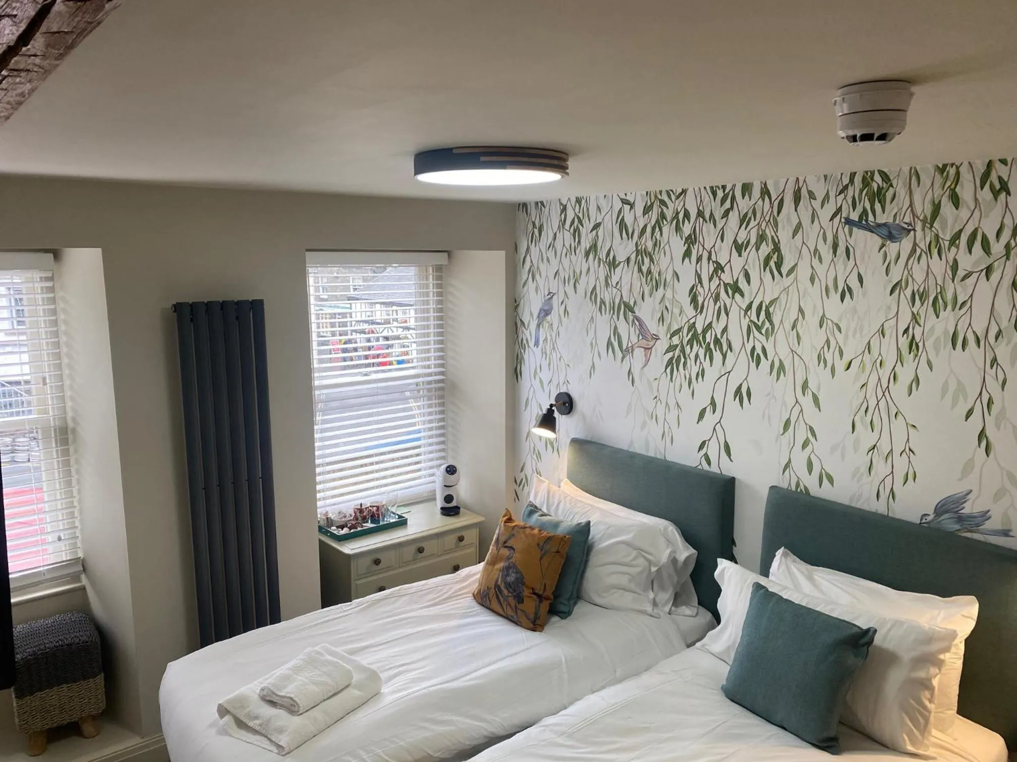 Photo of the whole room, Bed in The Hive at Poppi-Red