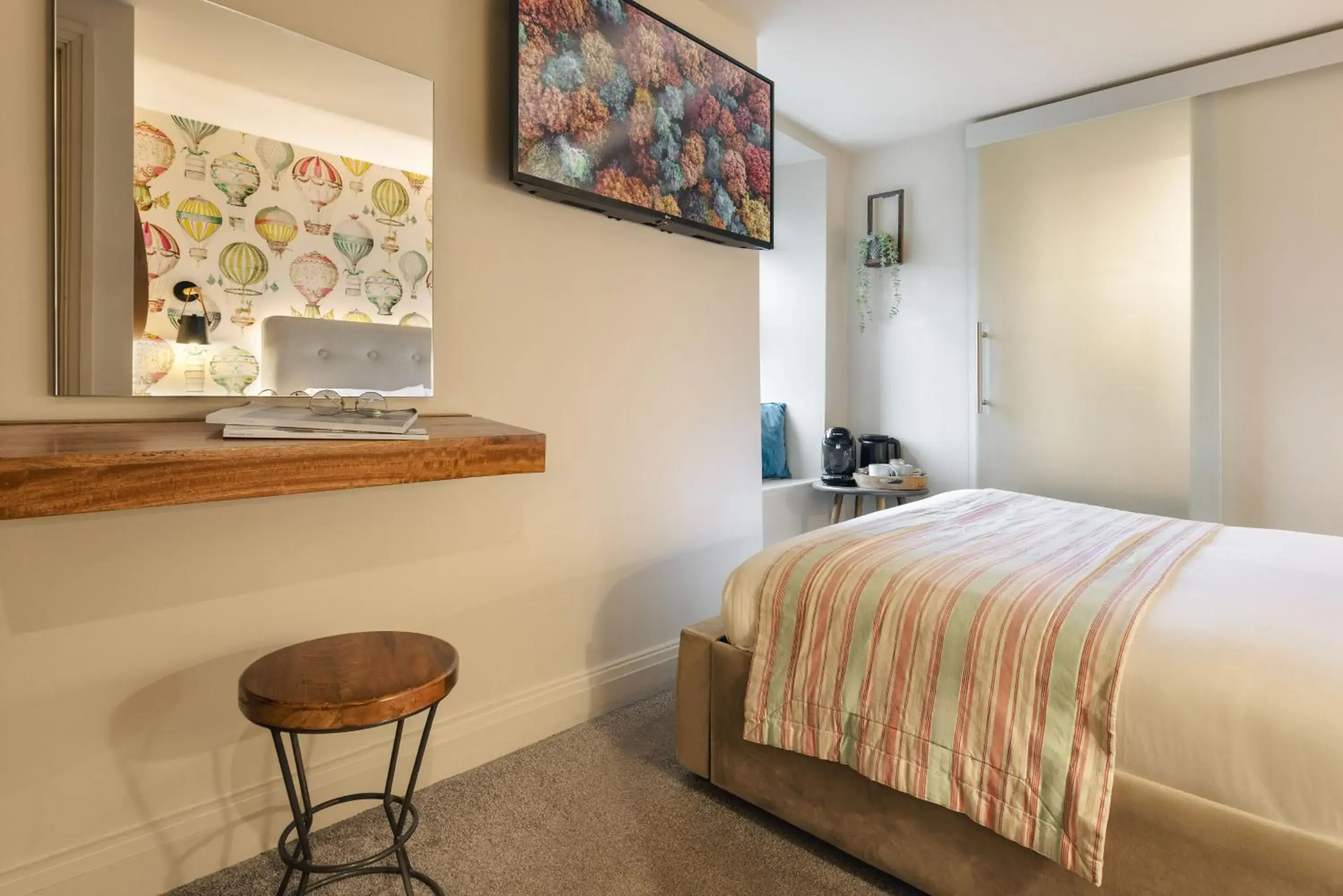 Double Room - single occupancy in The Hive at Poppi-Red Double Room - single occupancy in The Hive at Poppi-Red