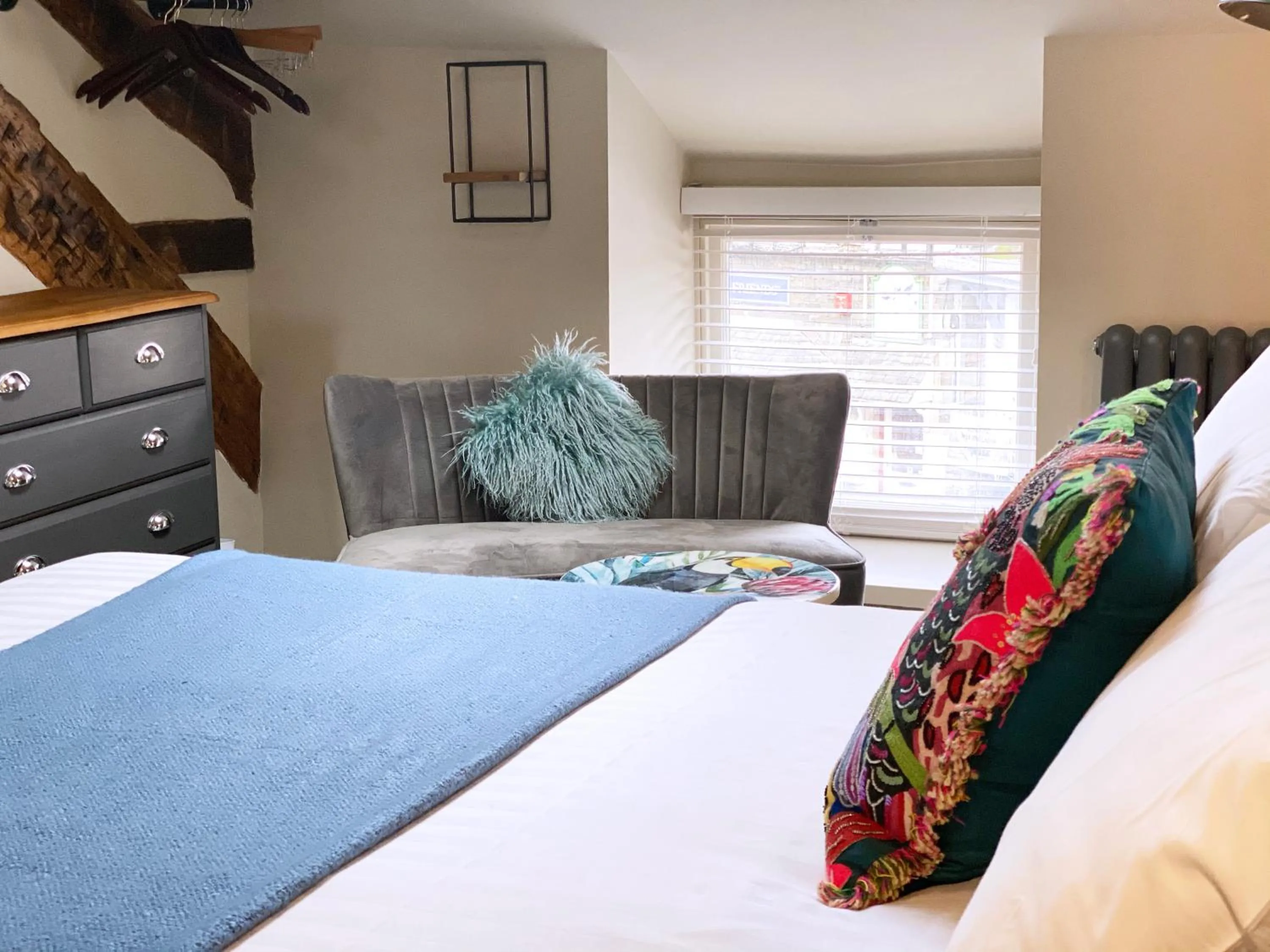 Bedroom, Bed in The Hive at Poppi-Red