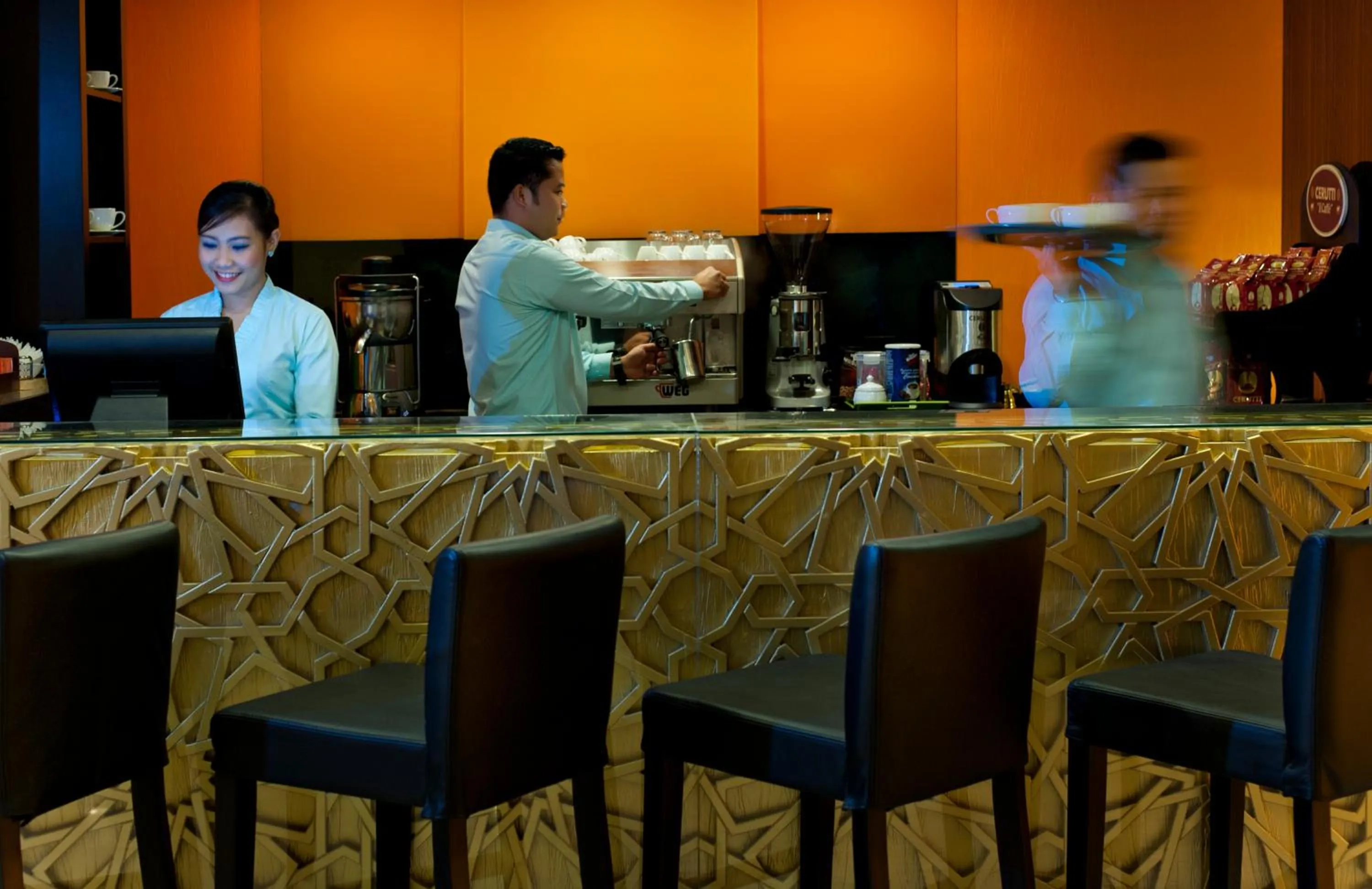 Restaurant/places to eat in Saray Musheireb Hotel Suites and Apartment