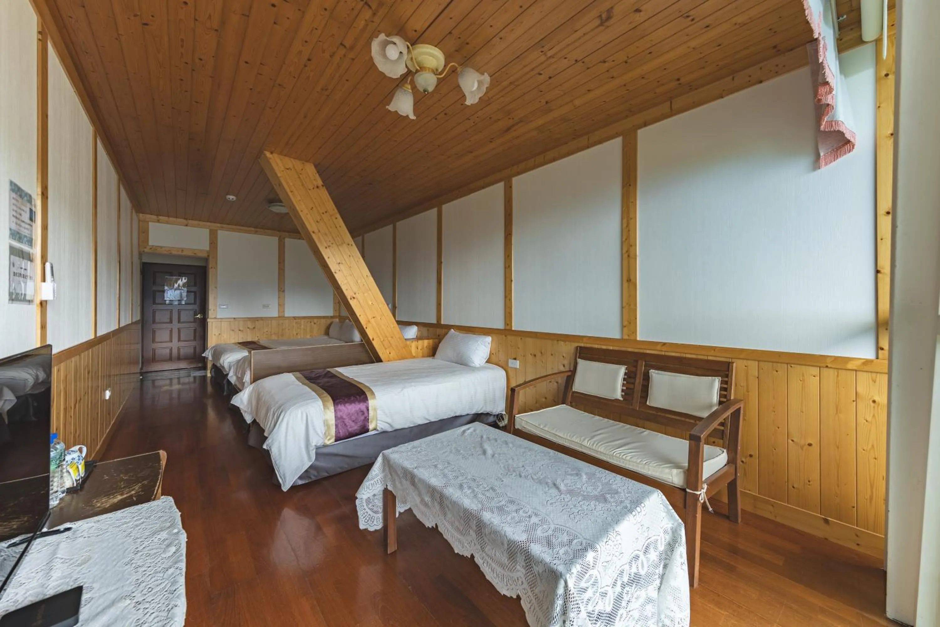 Decorative detail, Bed in Julie's Garden, Cingjing - Fon Chin Homestay